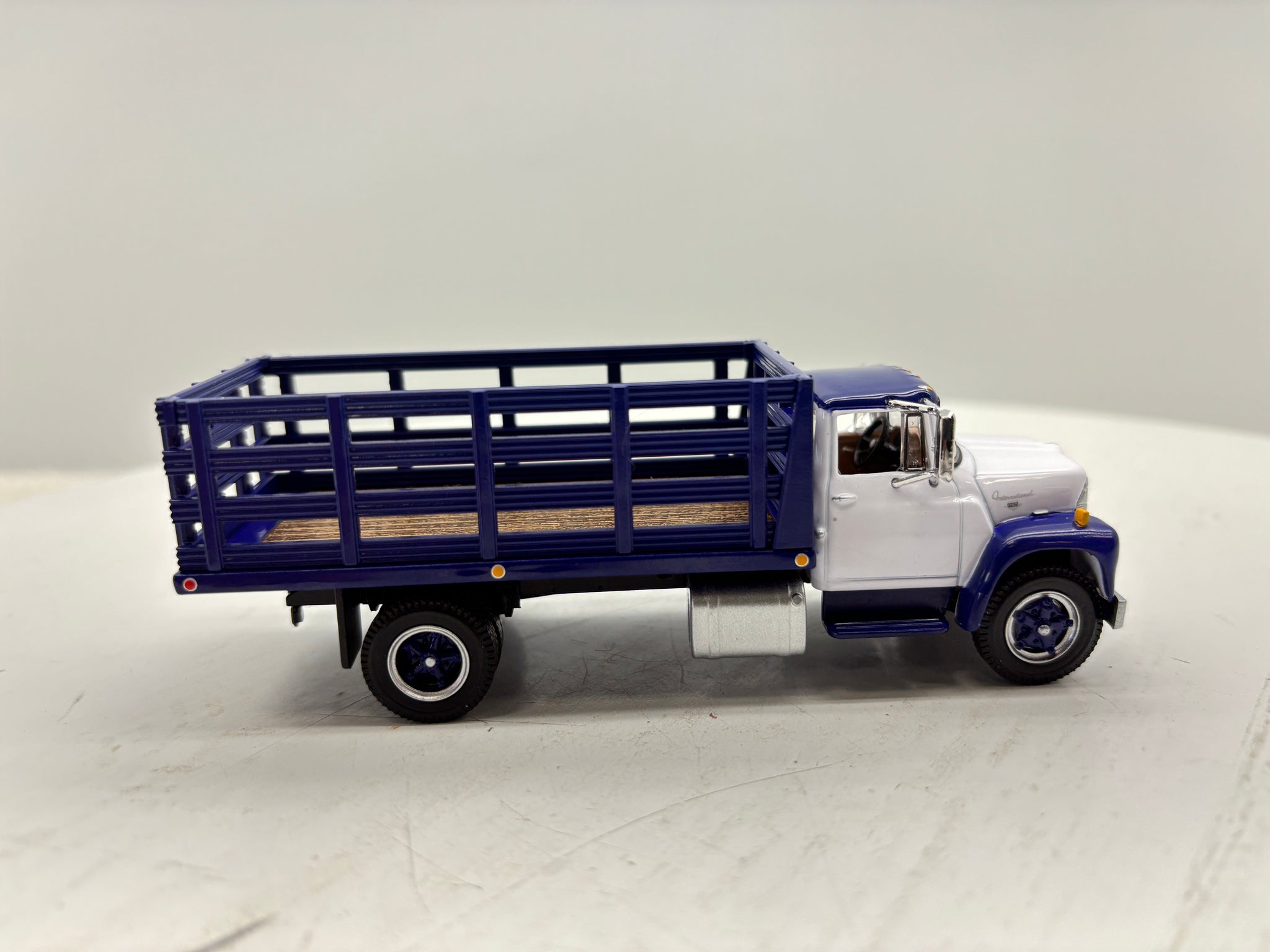1/64 International Loadster Purple Stake