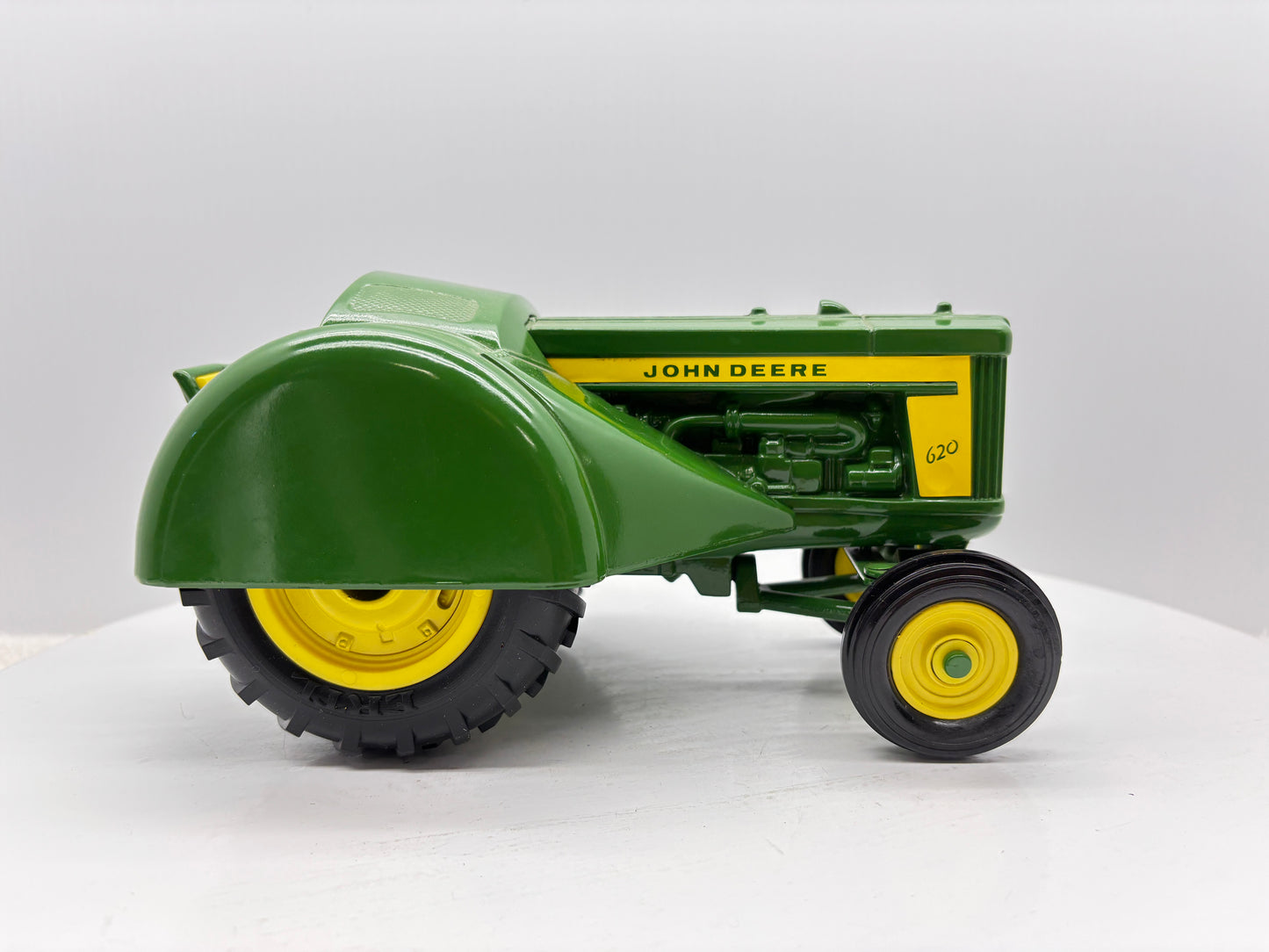 1/16 John Deere 620 Orchard Tractor