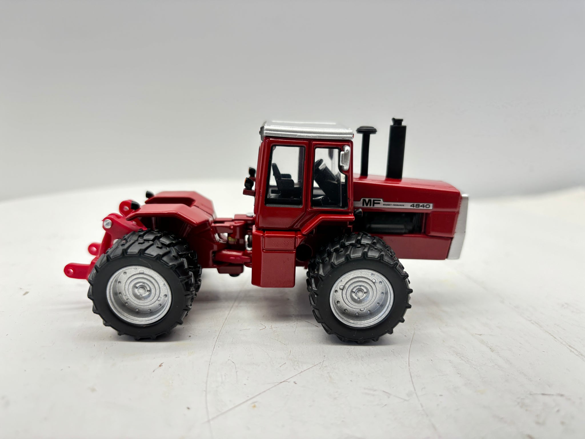 1/64 Massey Ferguson 4840 NFTS
