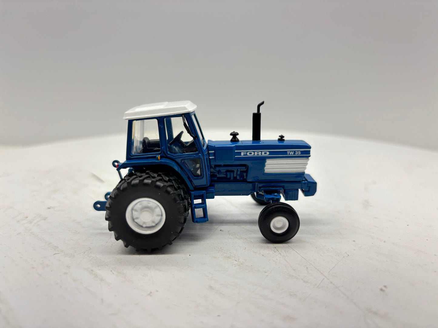 1/64 Ford TW-35 2wd