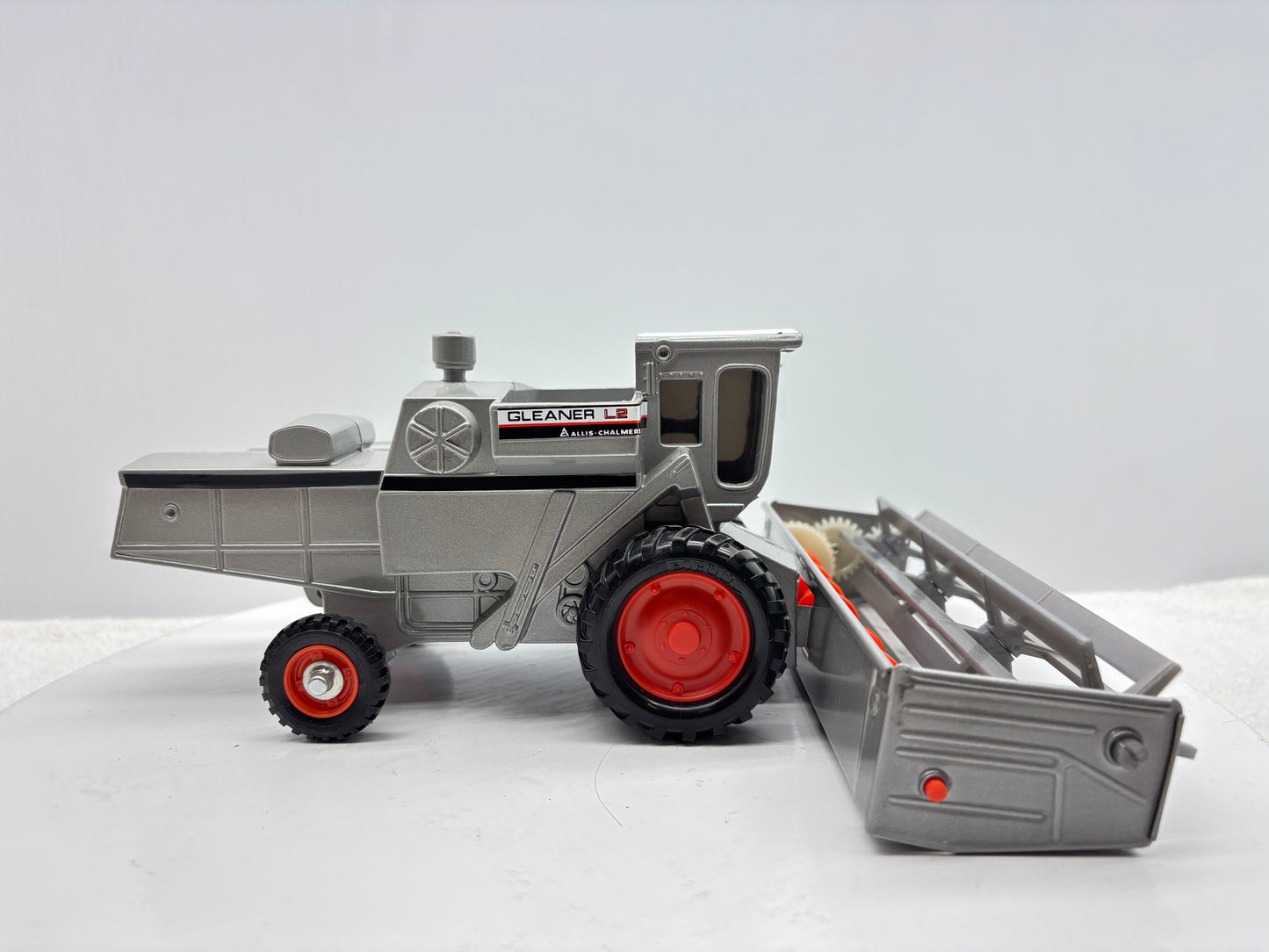 1/32 Allis-Chalmers Gleaner L2 Red Stripe