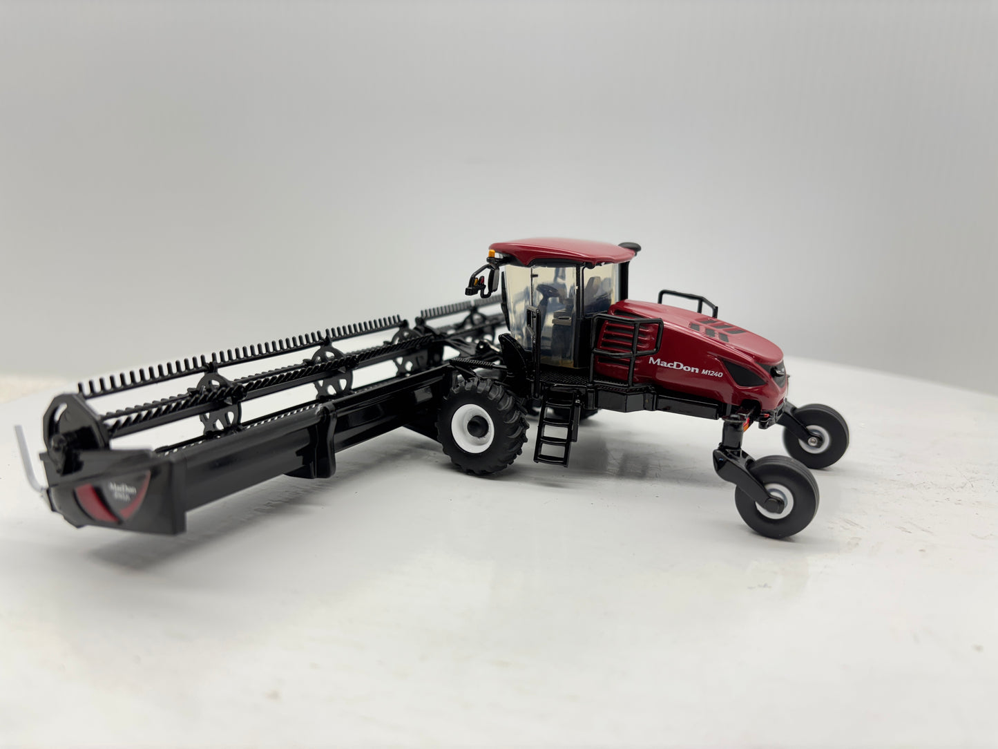 1/64 MacDon M1240