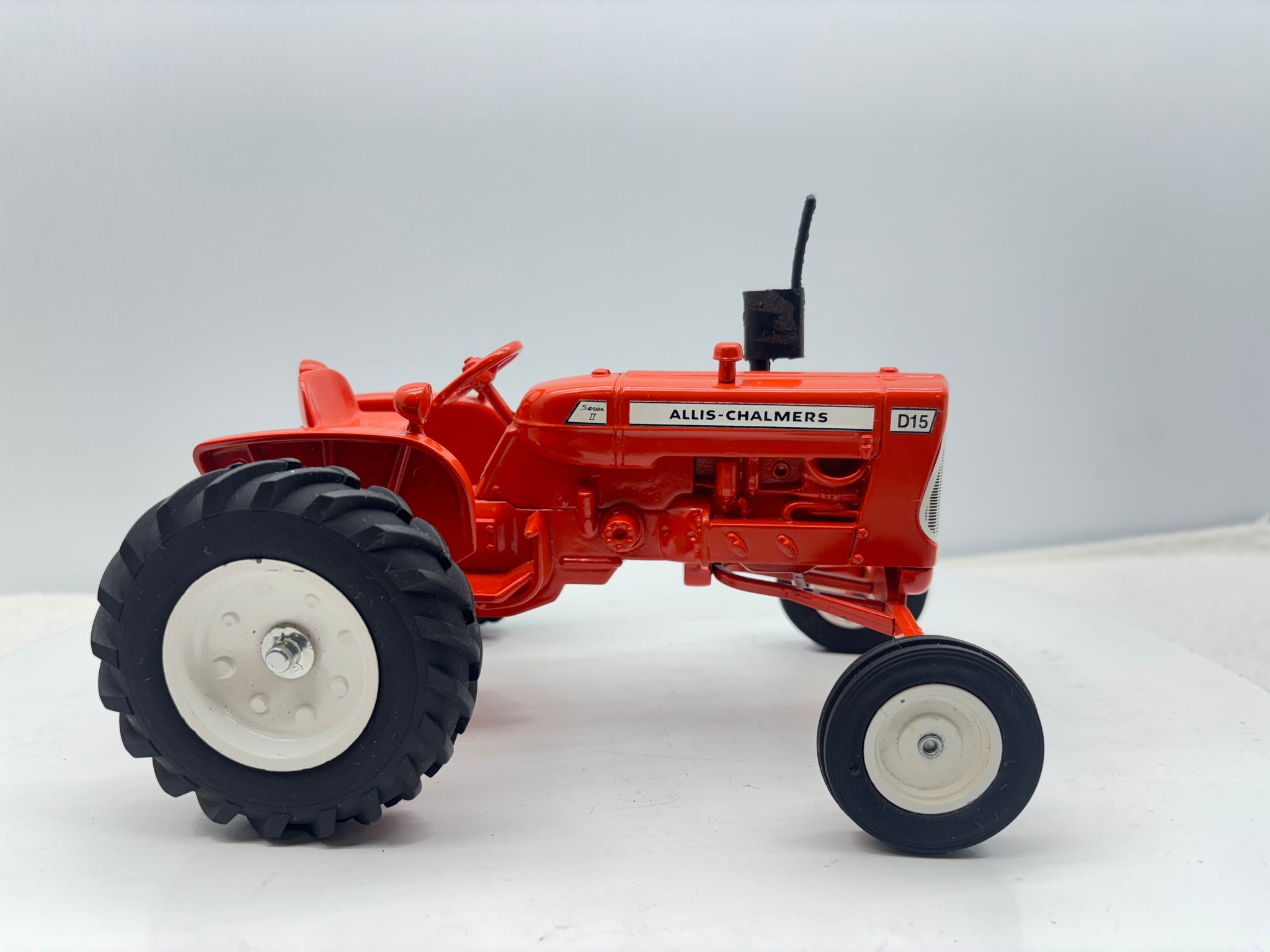 1/16 Allis-Chalmers D-15 Collector Edition