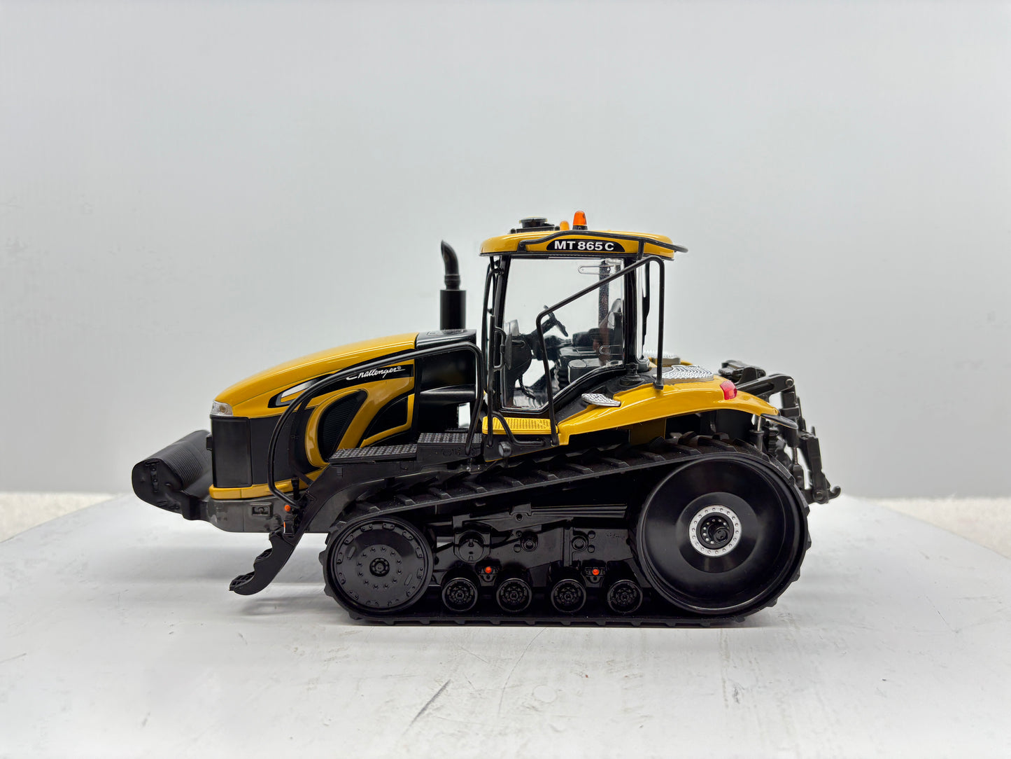 1/32 Challenger MT865C