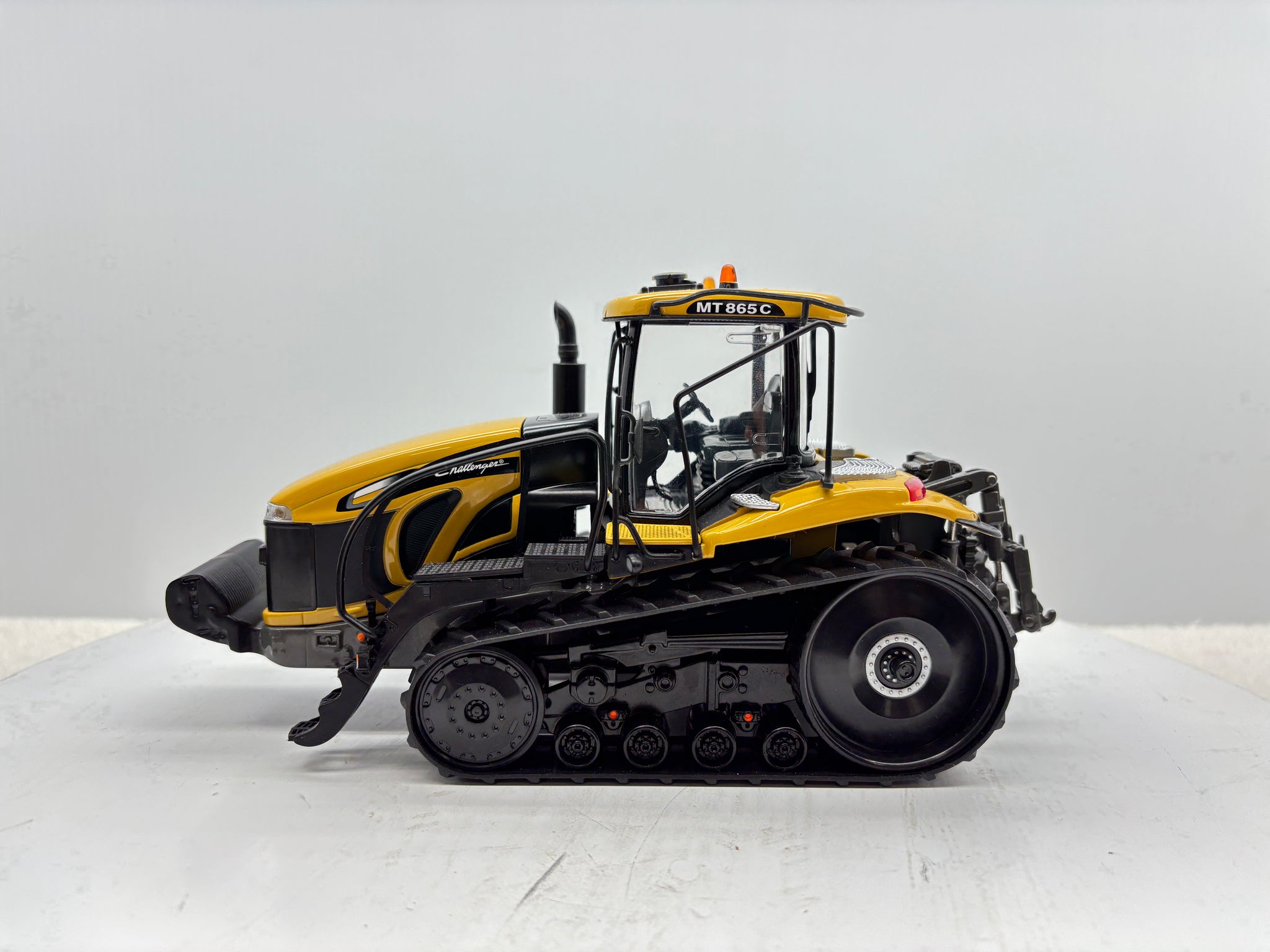 1/32 Challenger MT865C