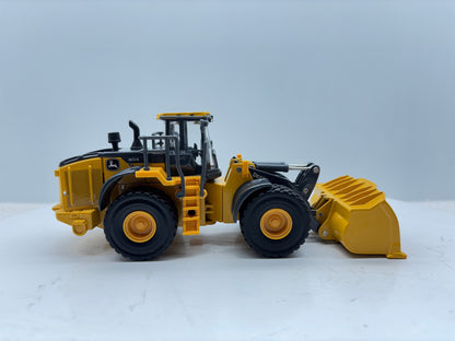1/50 John Deere 904 P-Tier Prestige
