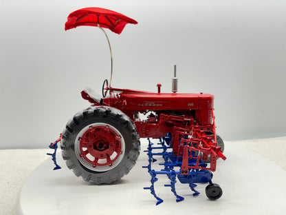 1/16 International Farmall 400 with Cultivator