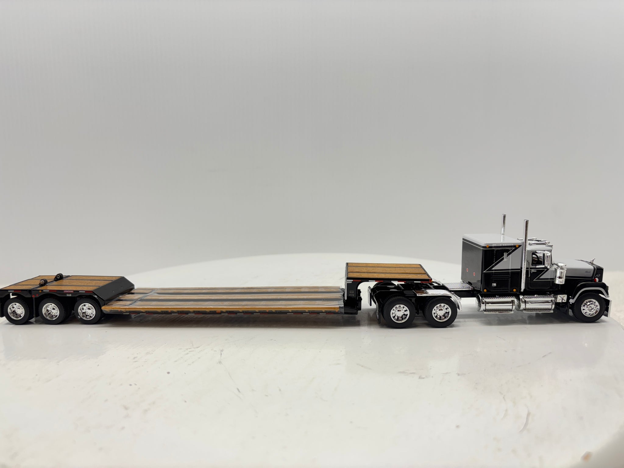 1/64 Mack Super-Liner 60'' Flat top