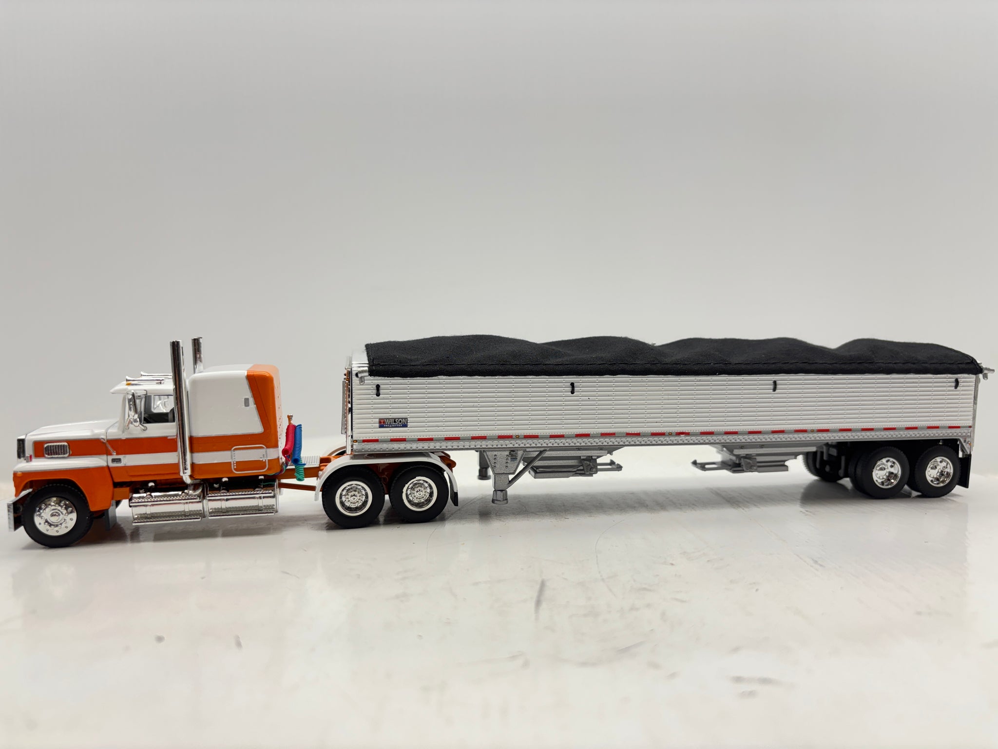 1/64 Ford LTL - 9000