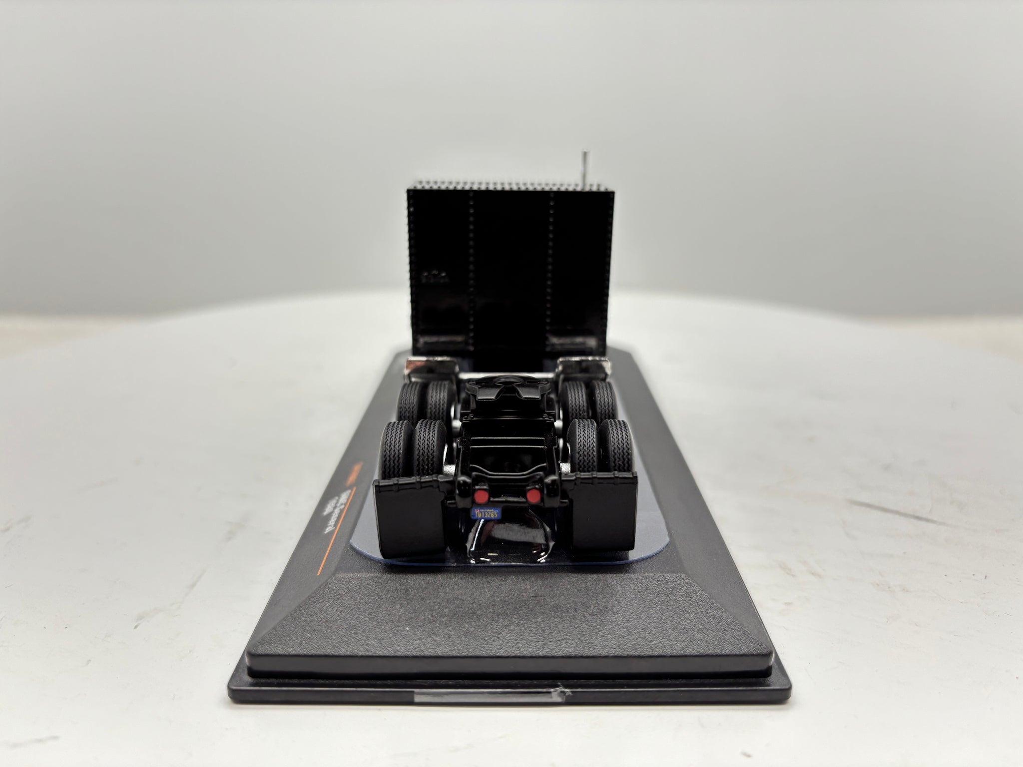 1/64 GMC General Black-Gold