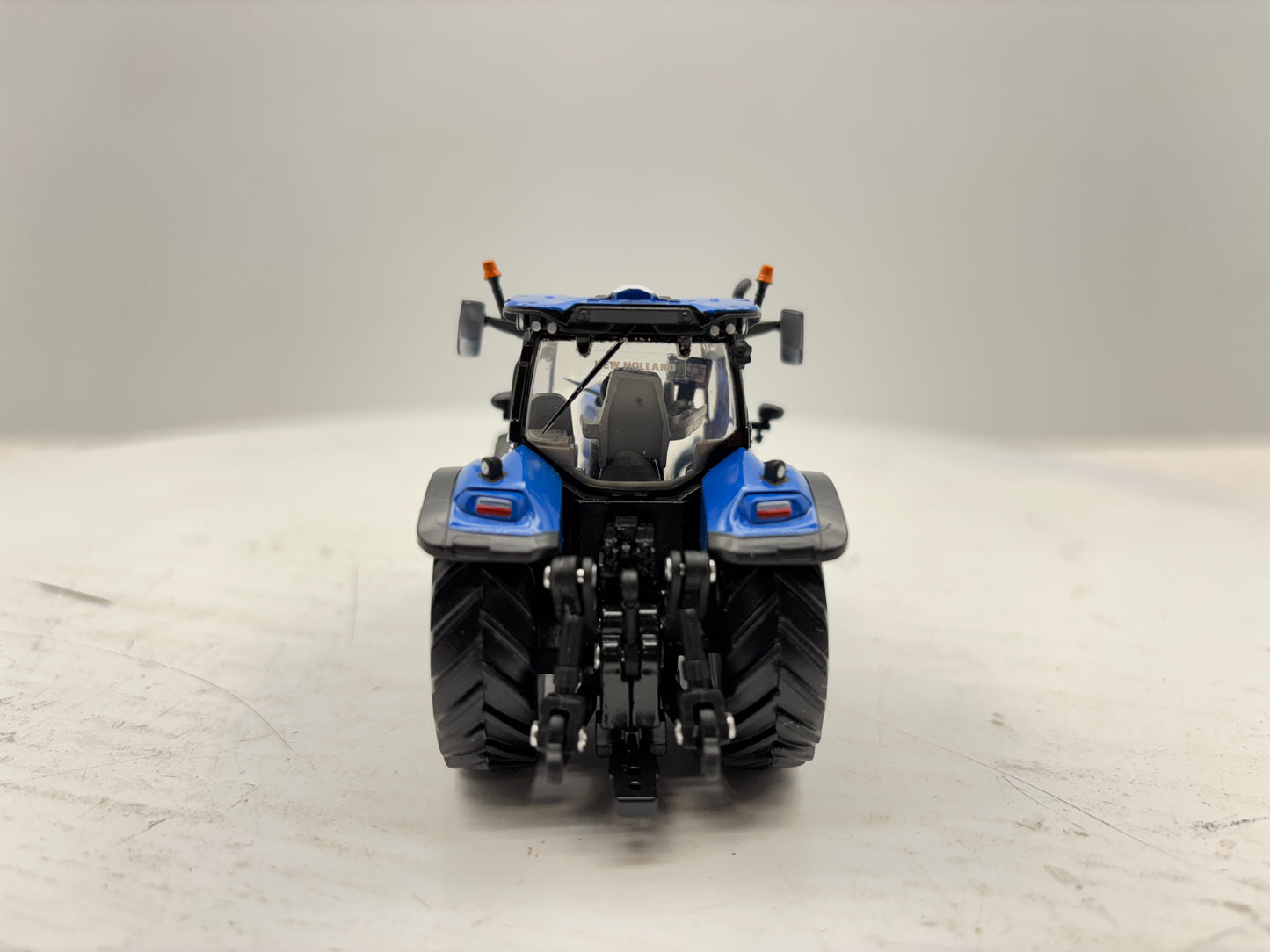 1/64 New Holland T7.300 PLM Prestige