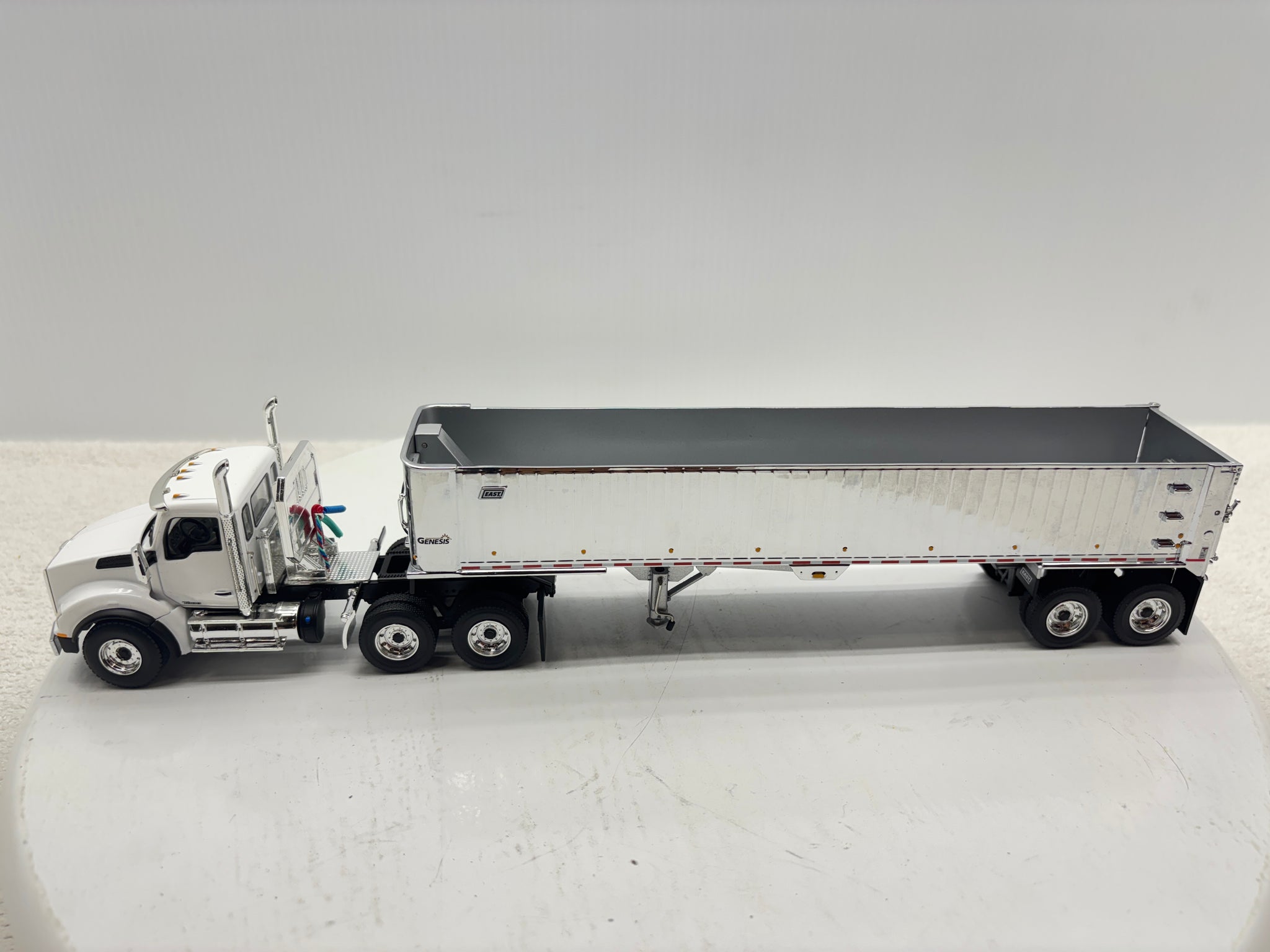 1/50 Kenworth T880 Day Cab (White)