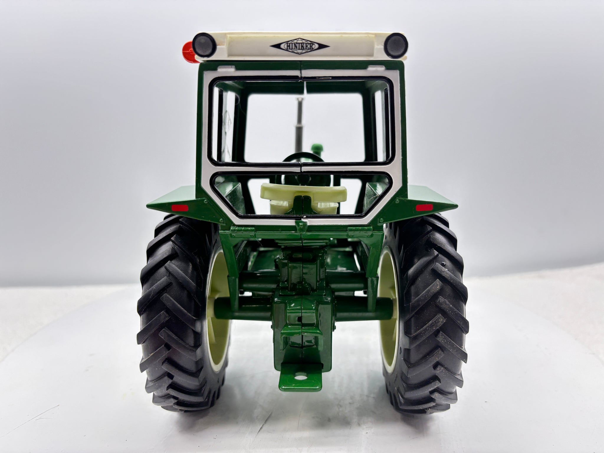 1/16 Oliver 1655 with Hiniker Cab