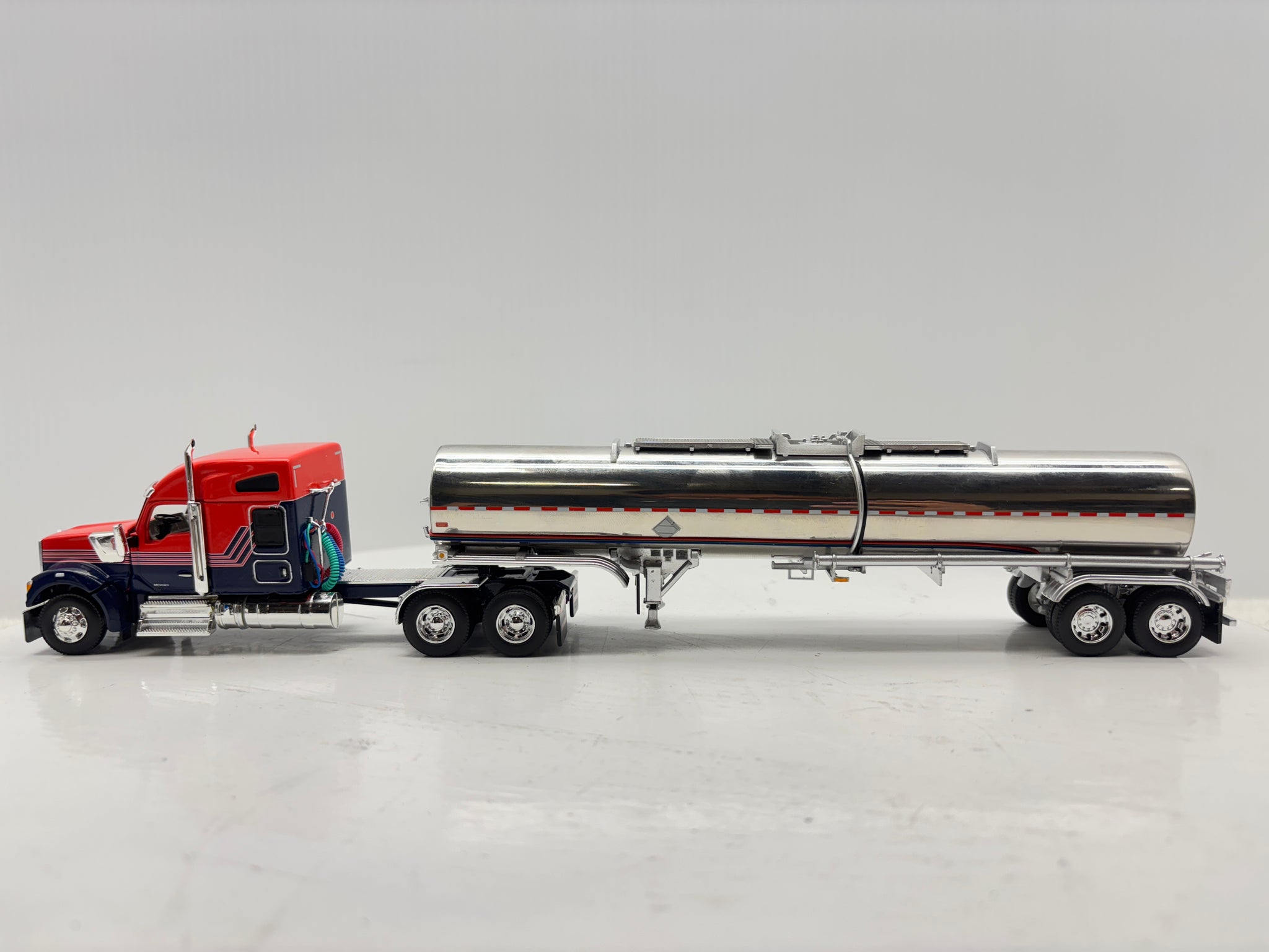 1/64 Kenworth W990 76'' Midroof (Orange-Blue)