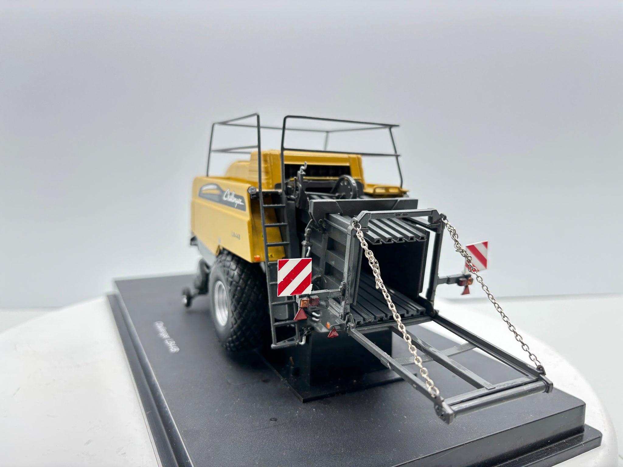 1/32 Challenger LB448