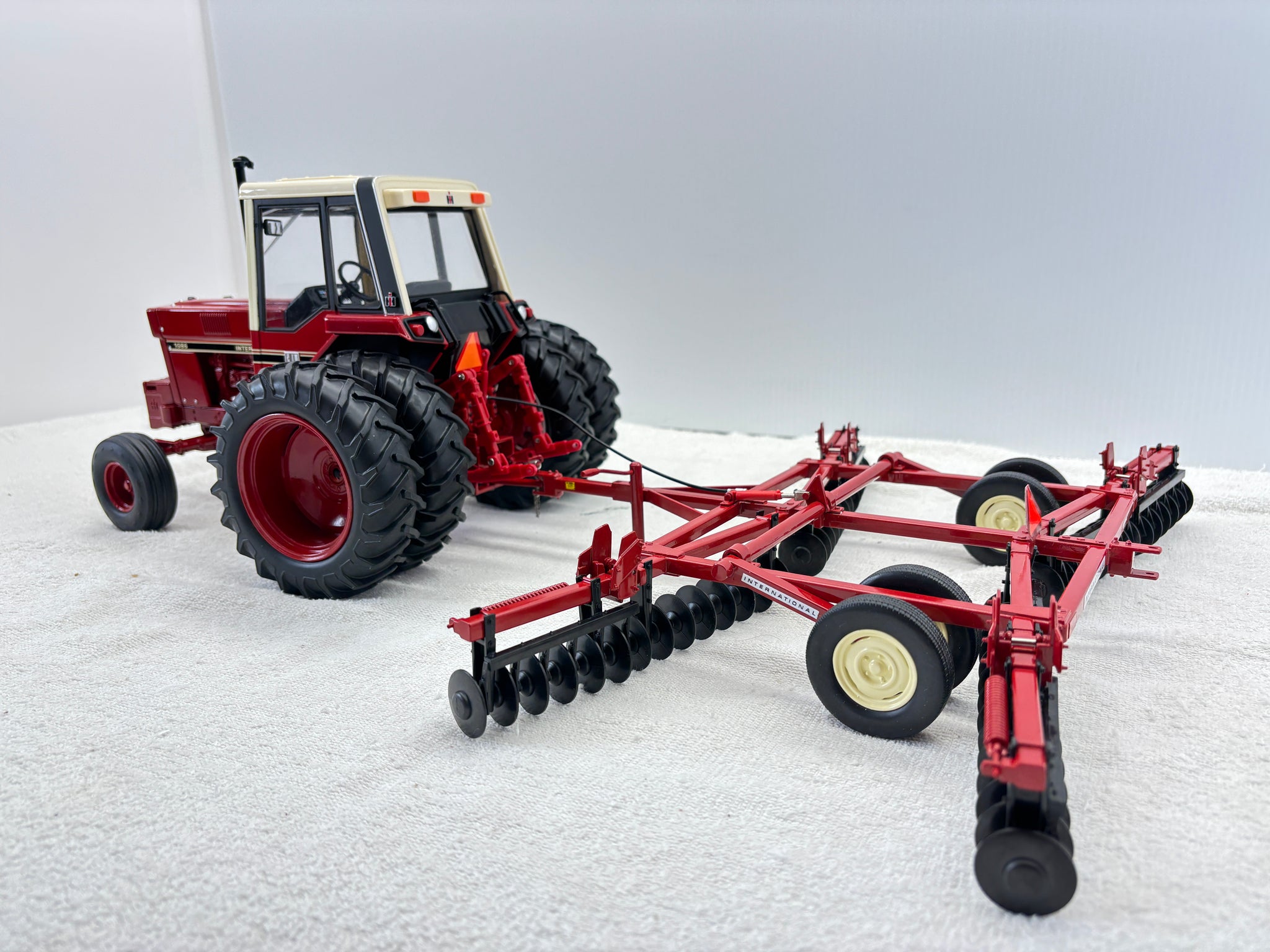 1/16 International 480 Custom