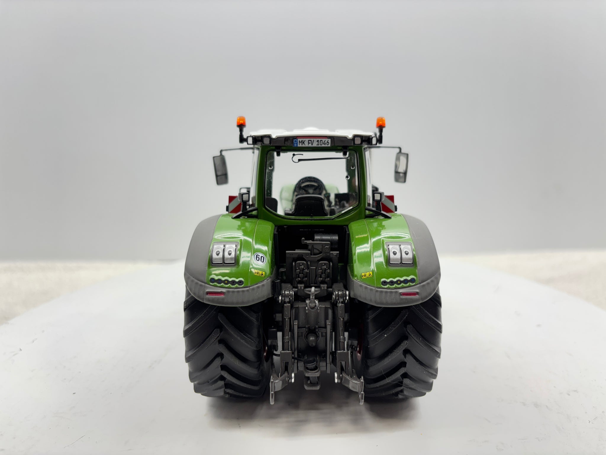 1/32 Fendt 1046 Vario Chrom