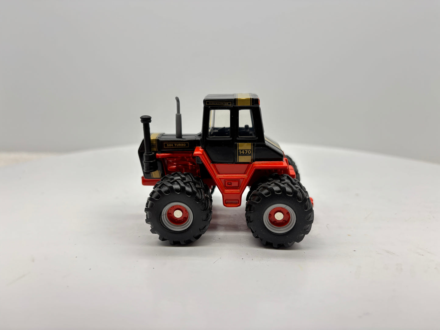 1/64 Case 1470 Black Knight
