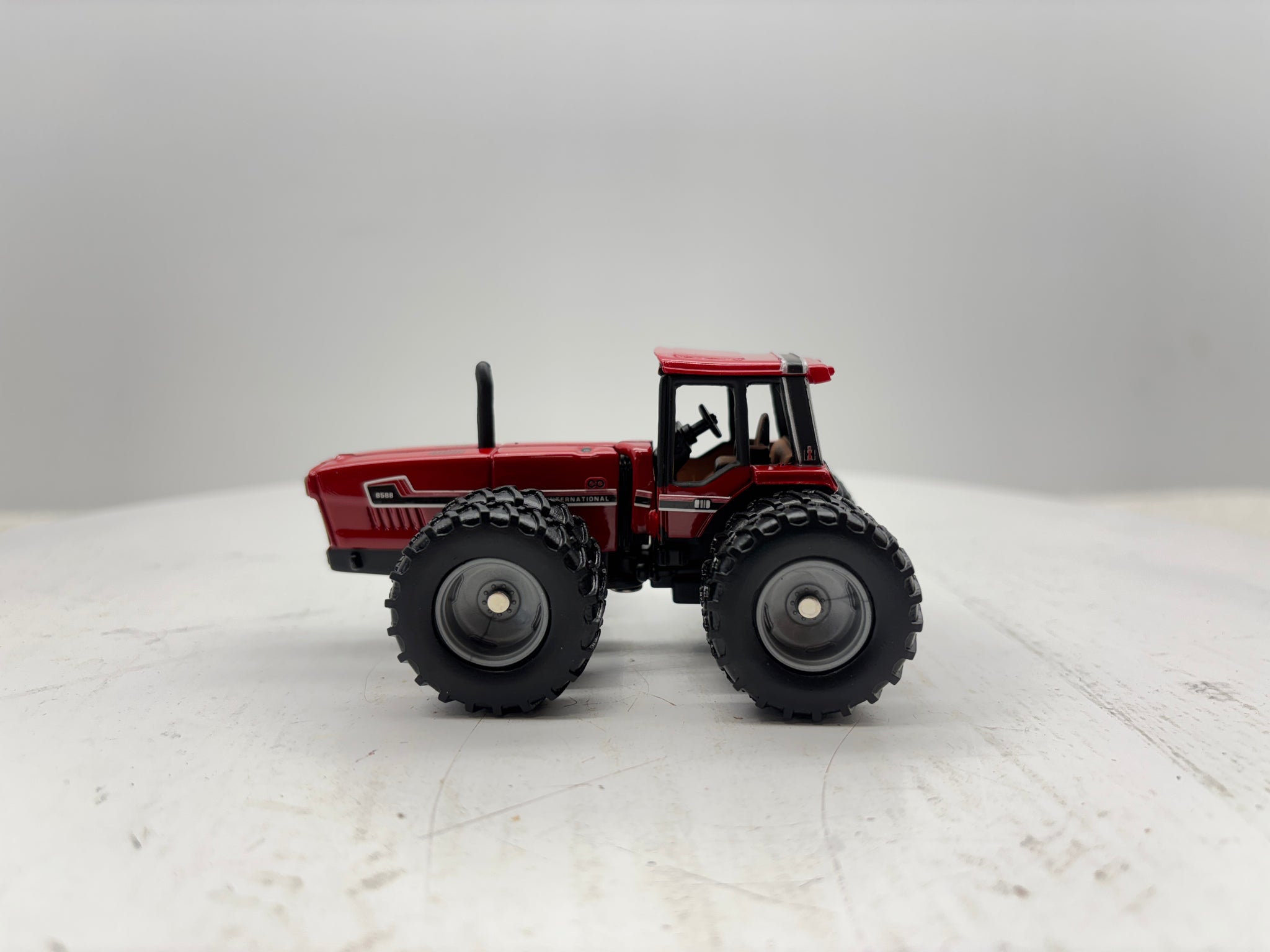 1/64 International 6588