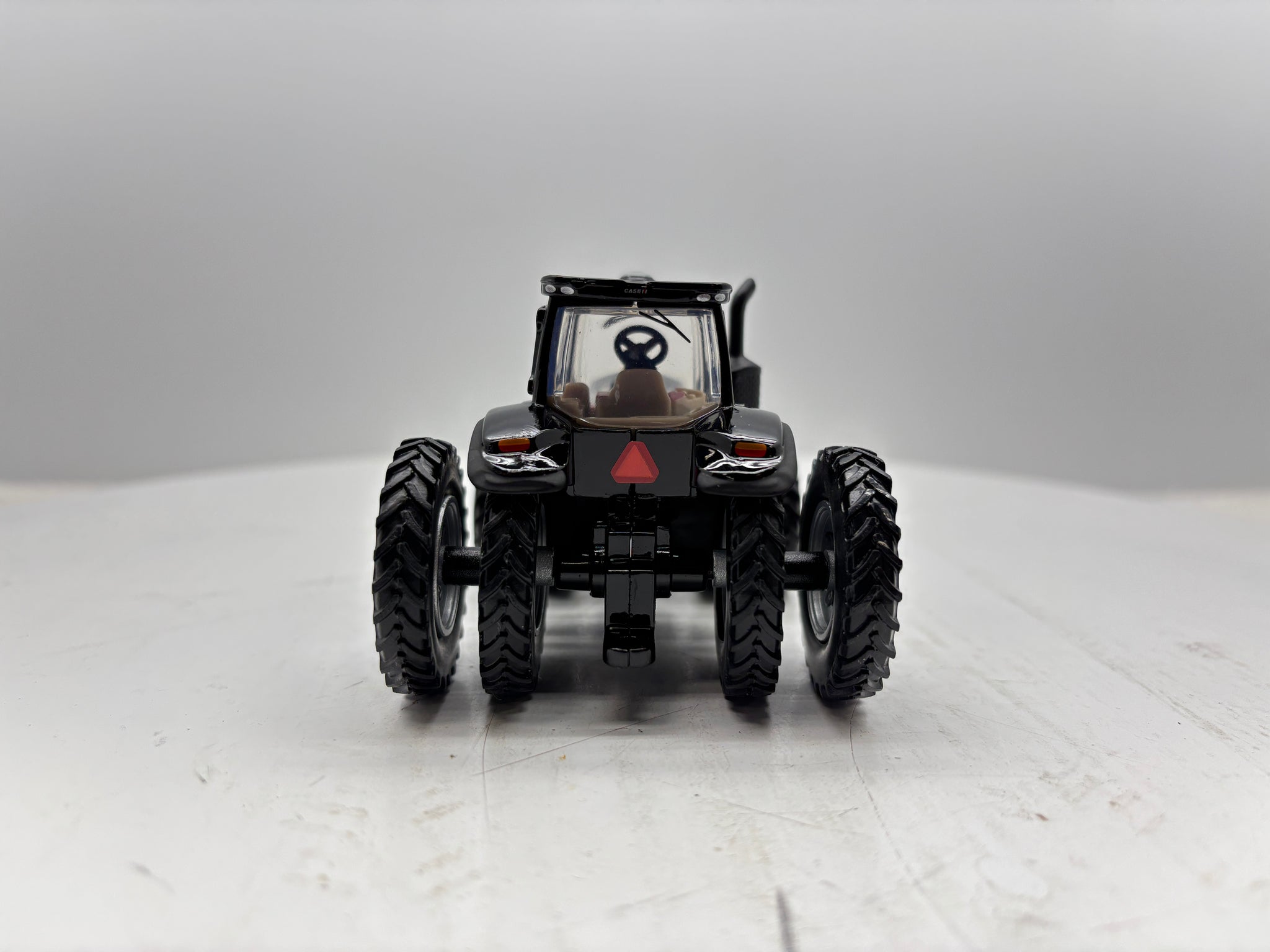1/64 Case IH Magnum 400 Black