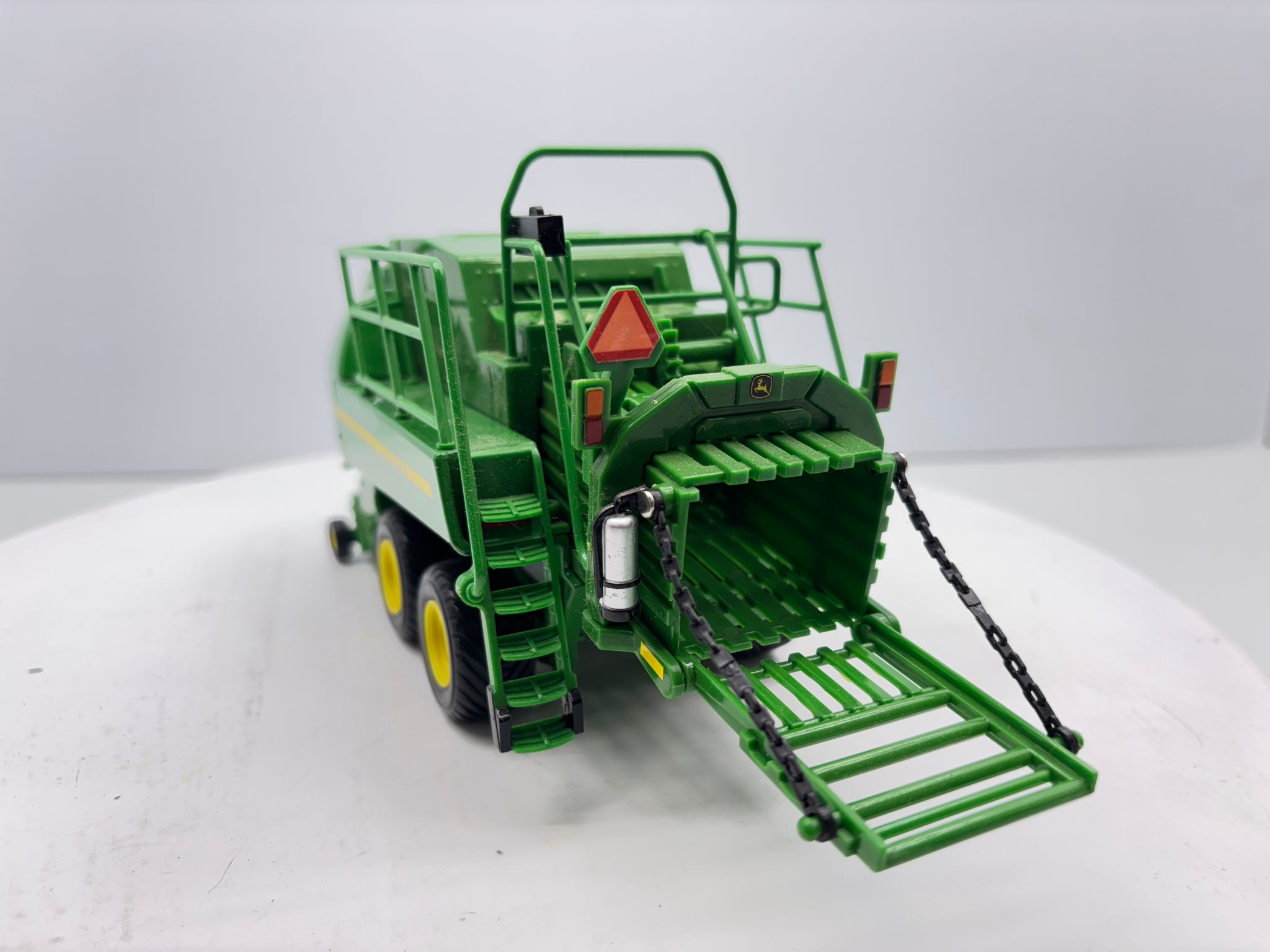1/32 John Deere L340