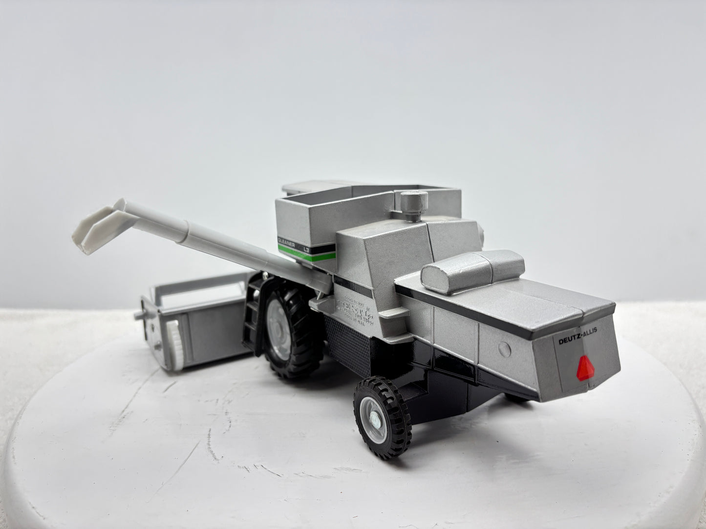 1/32 Duetz-Allis Gleaner L3 Green Stripe