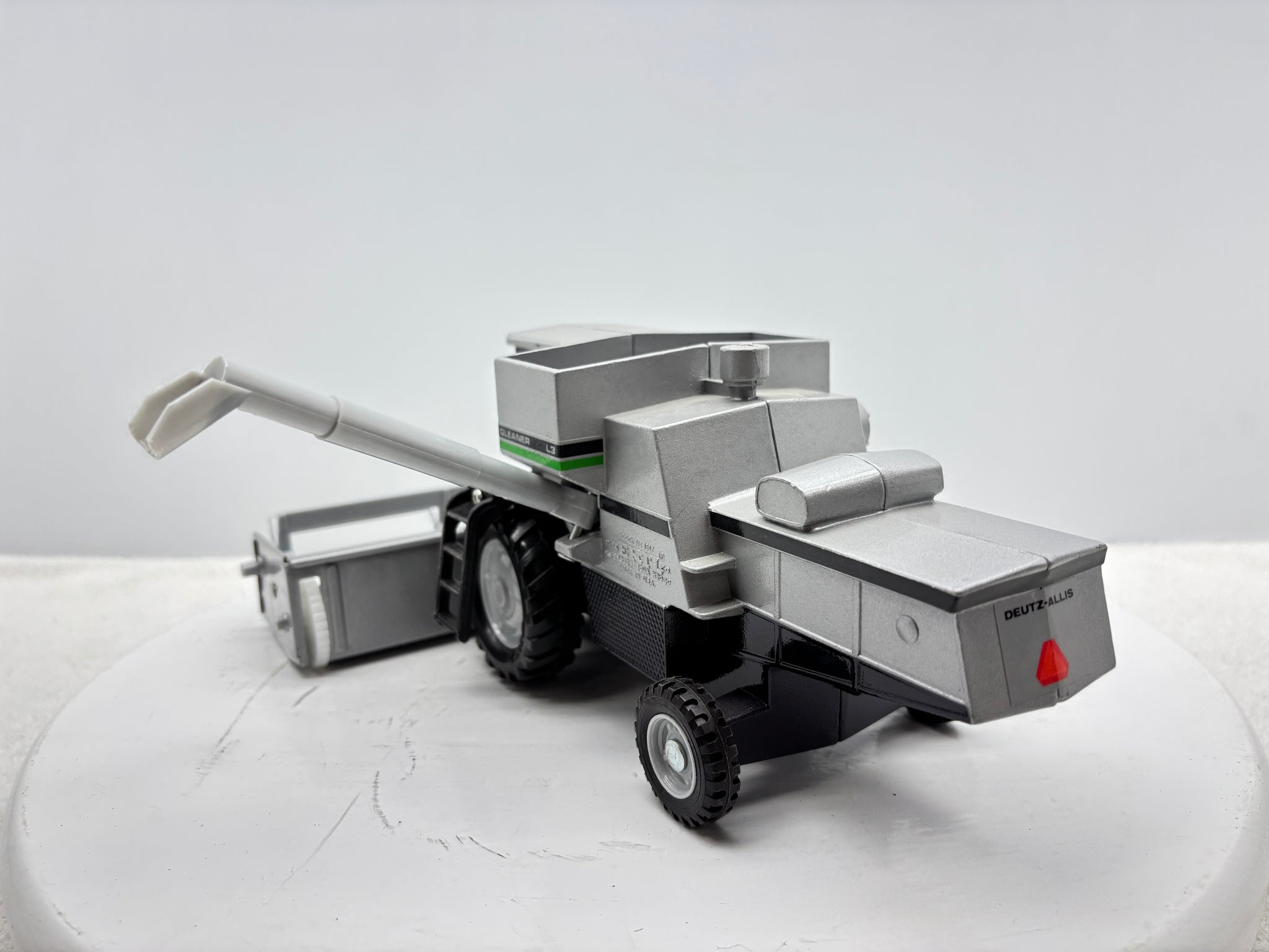 1/32 Duetz-Allis Gleaner L3 Green Stripe