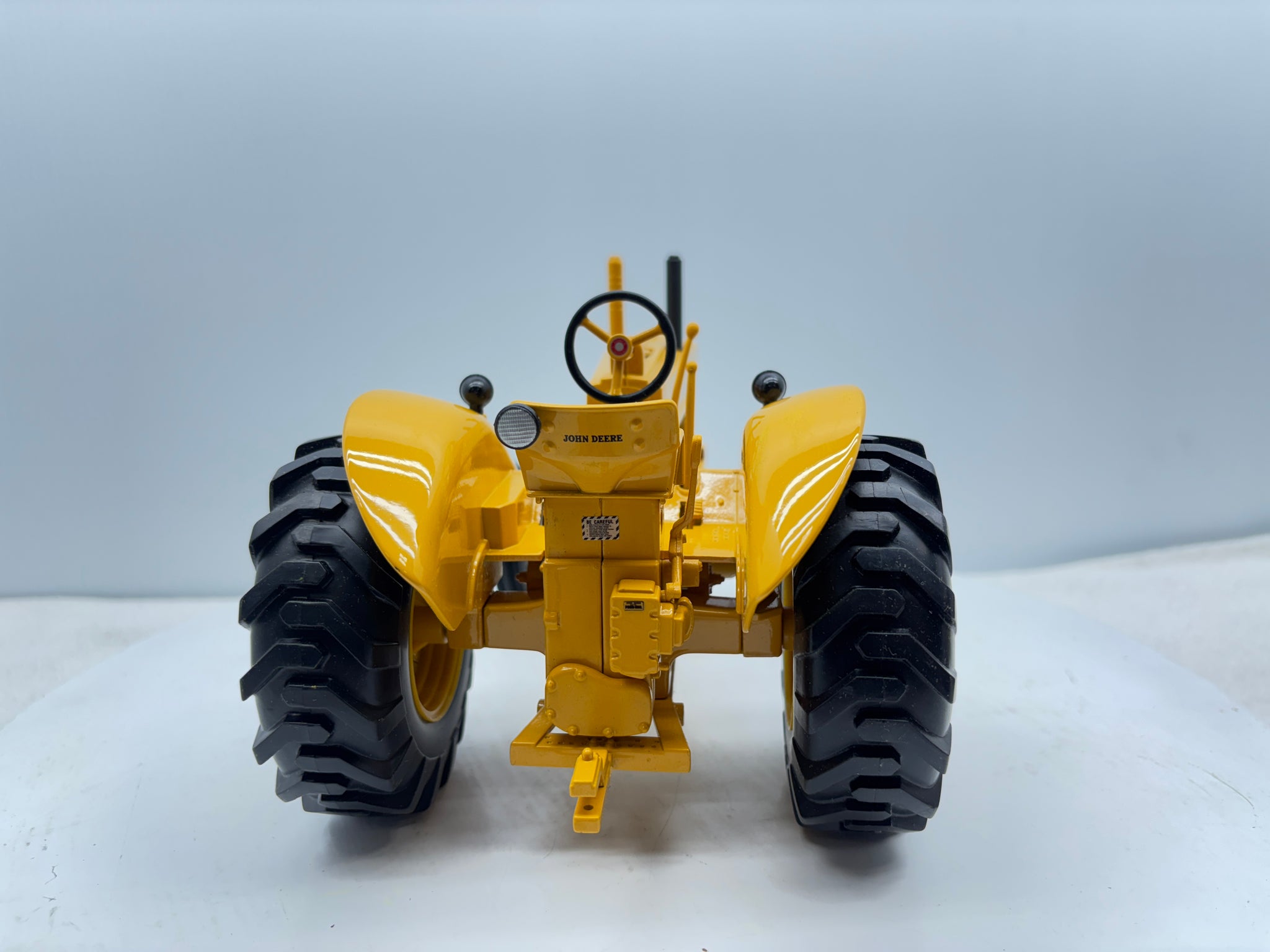 1/16 John Deere 620 Industrial