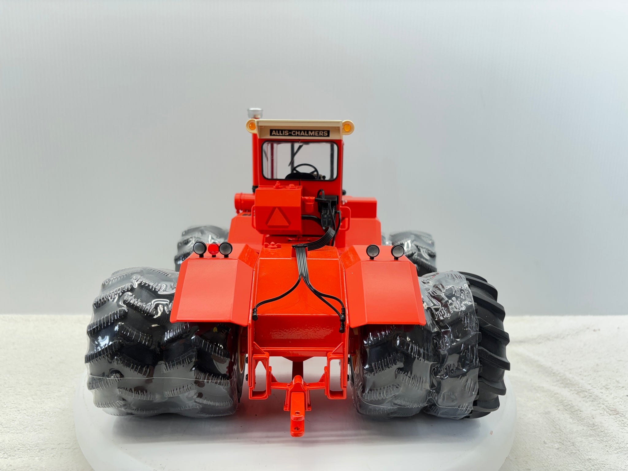 1/16 Allis-Chalmers 440 Prestige
