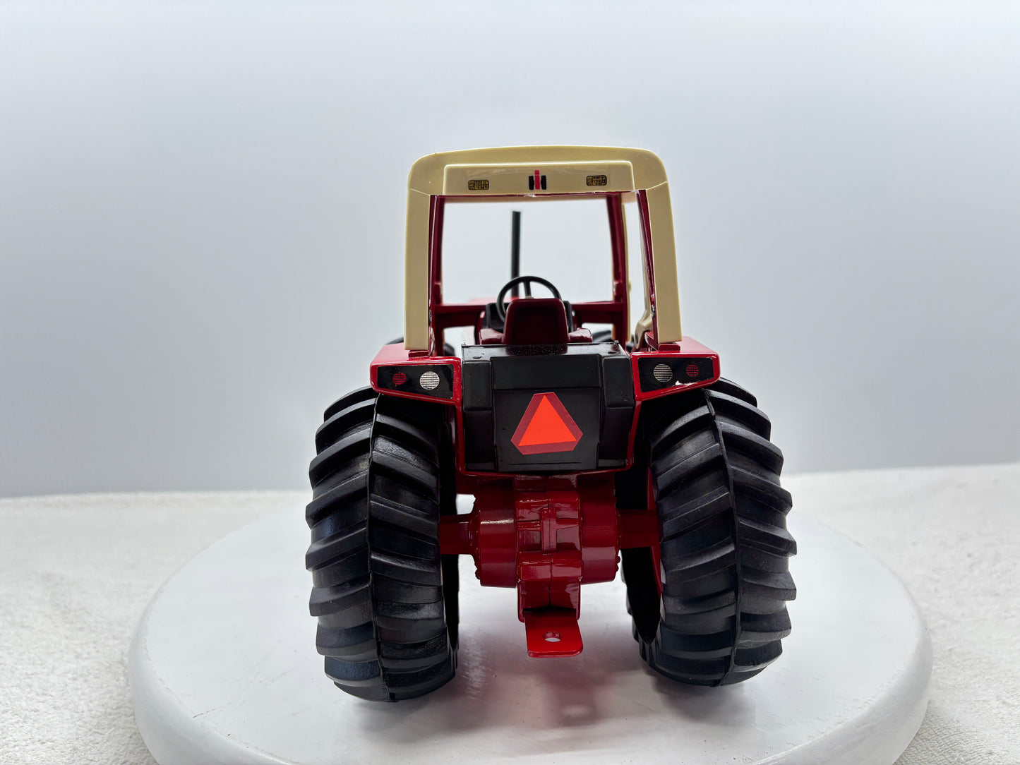 1/16 International 3588