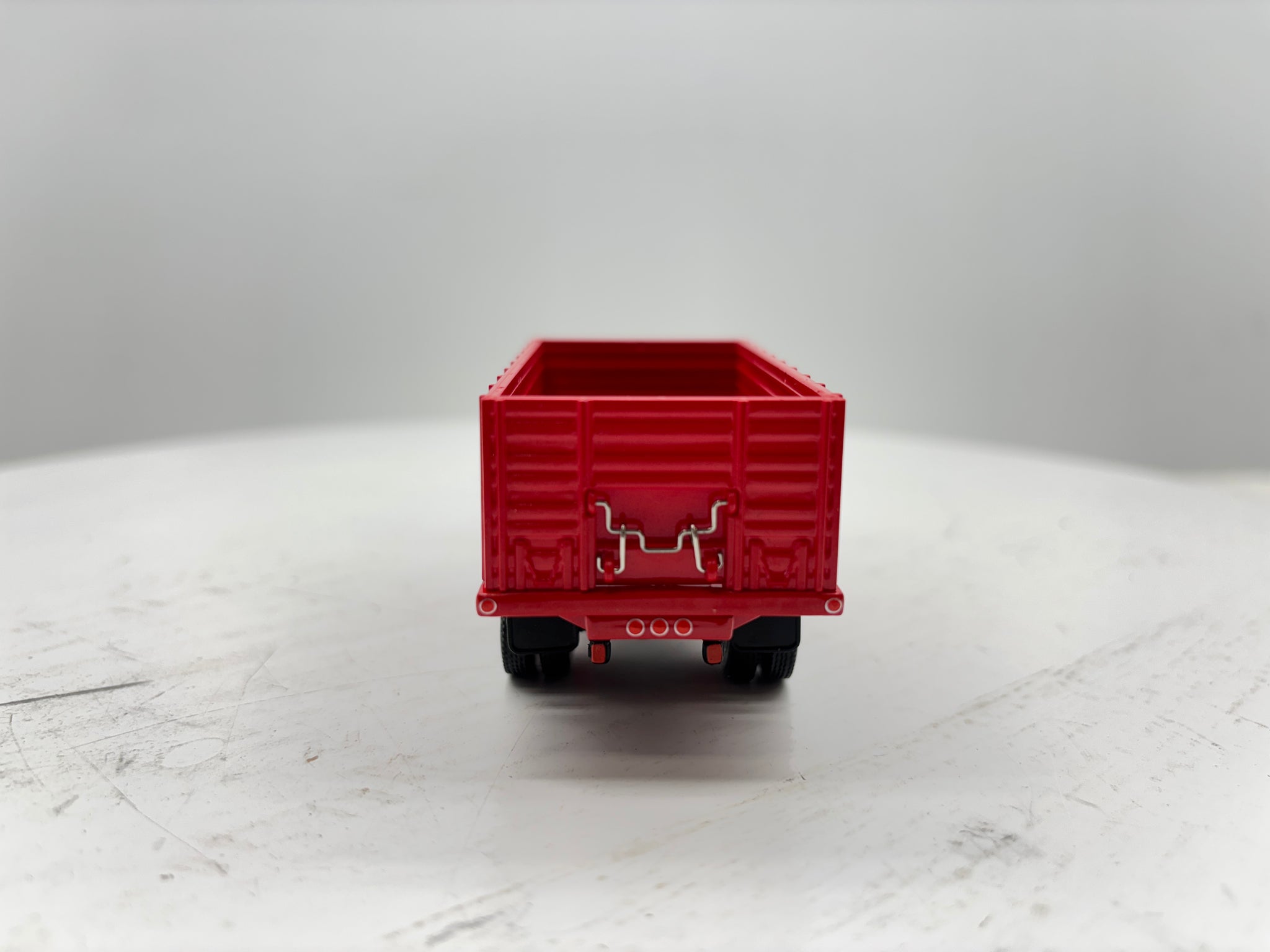 1/64 International Loadstar Red