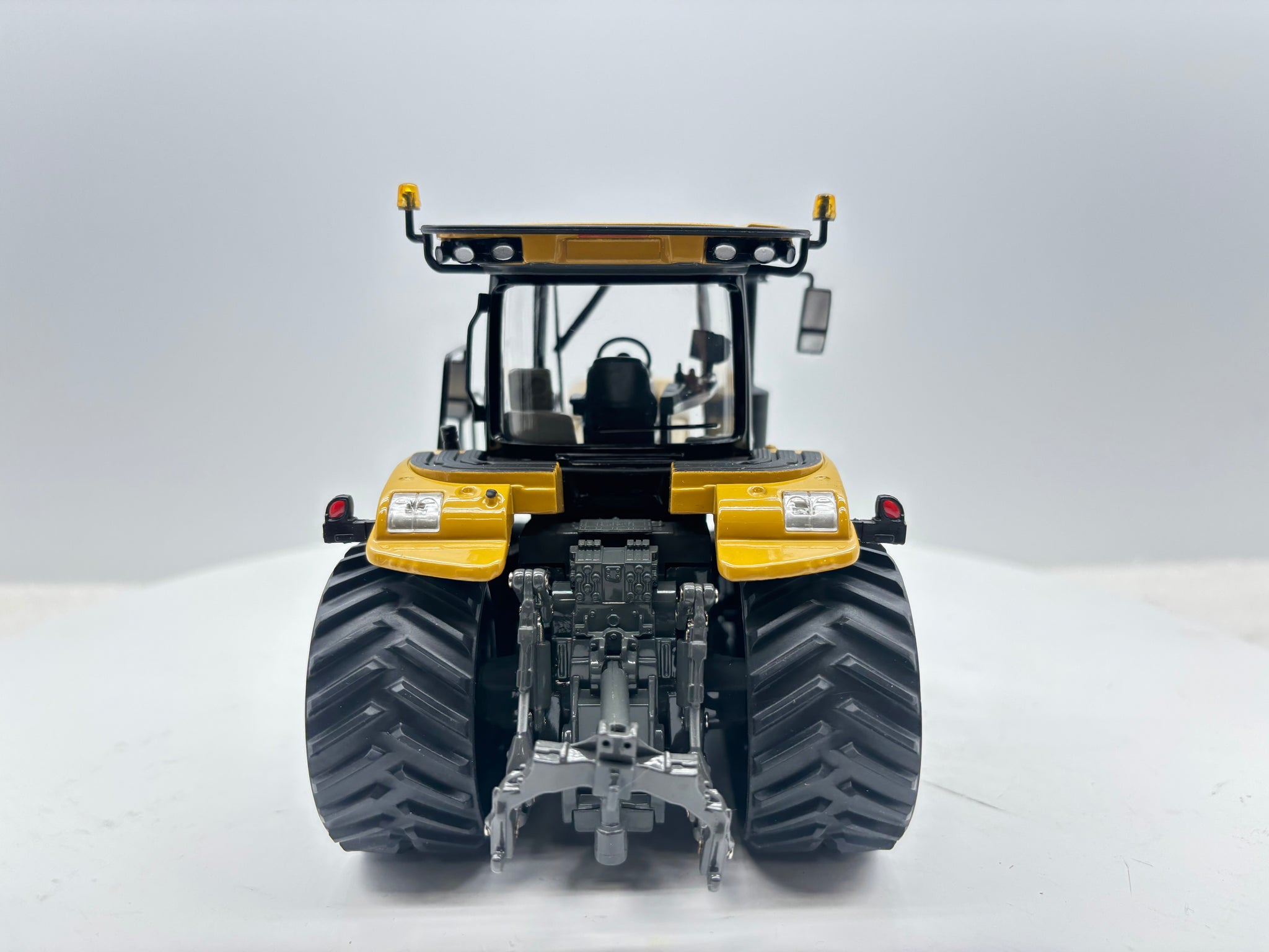 1/32 Challenger MT743