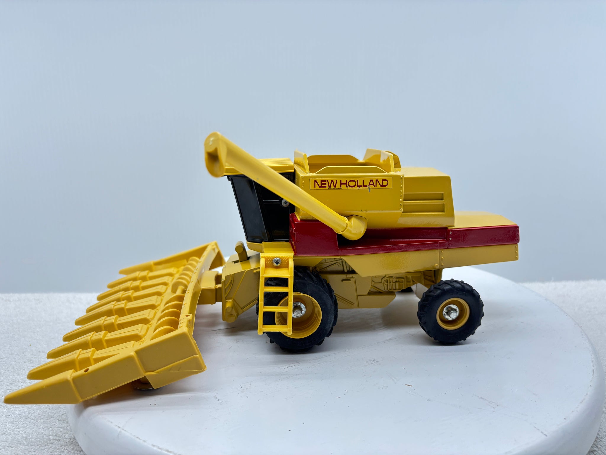 1/32 New Holland TR96