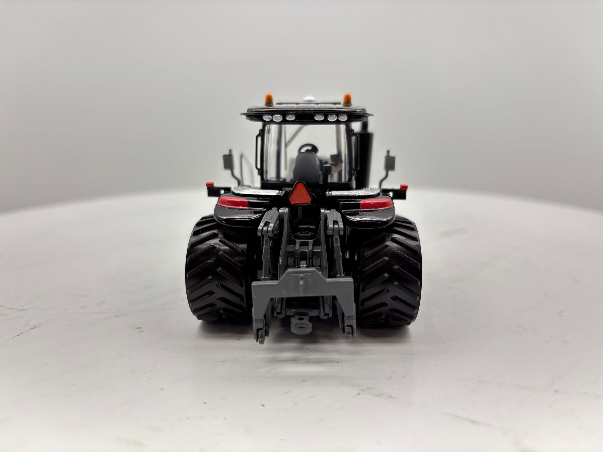 1/64 Challenger MT875E Black