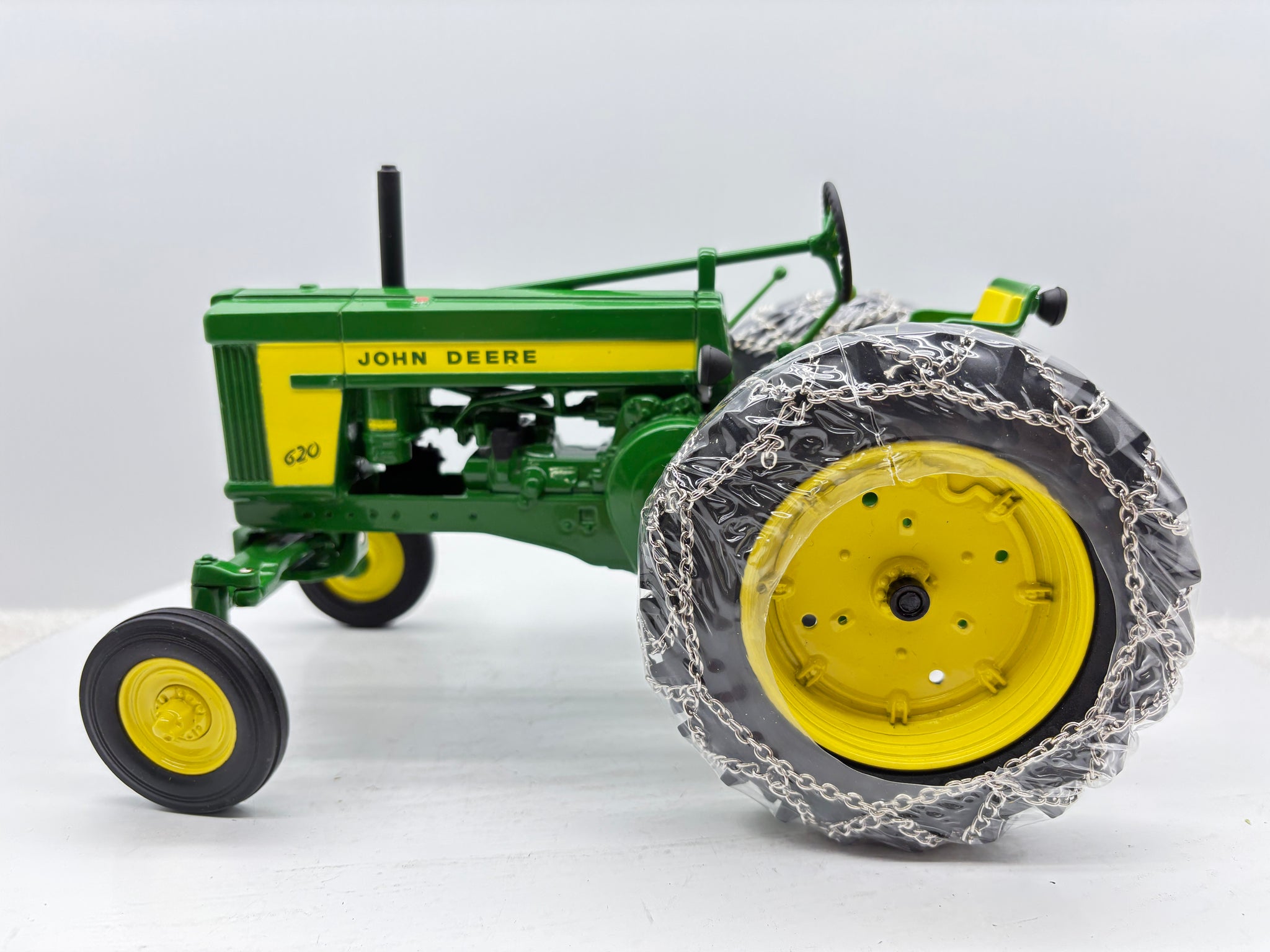 1/16 John Deere 620 Row Crop