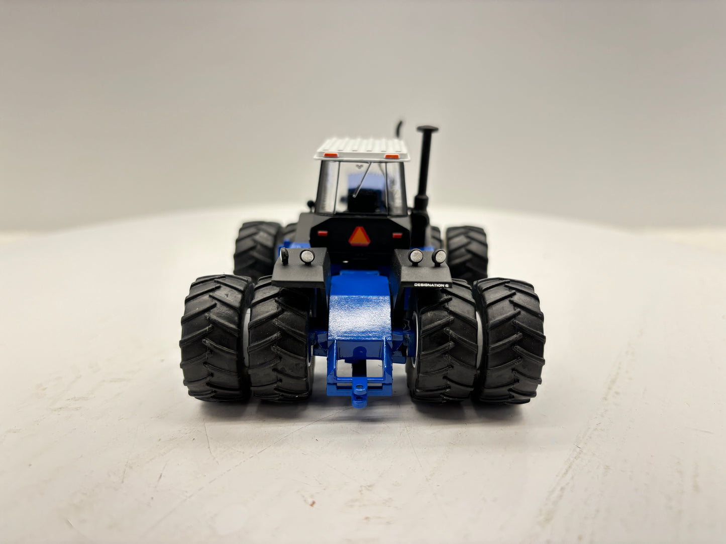 1/64 Ford Versatile 1156