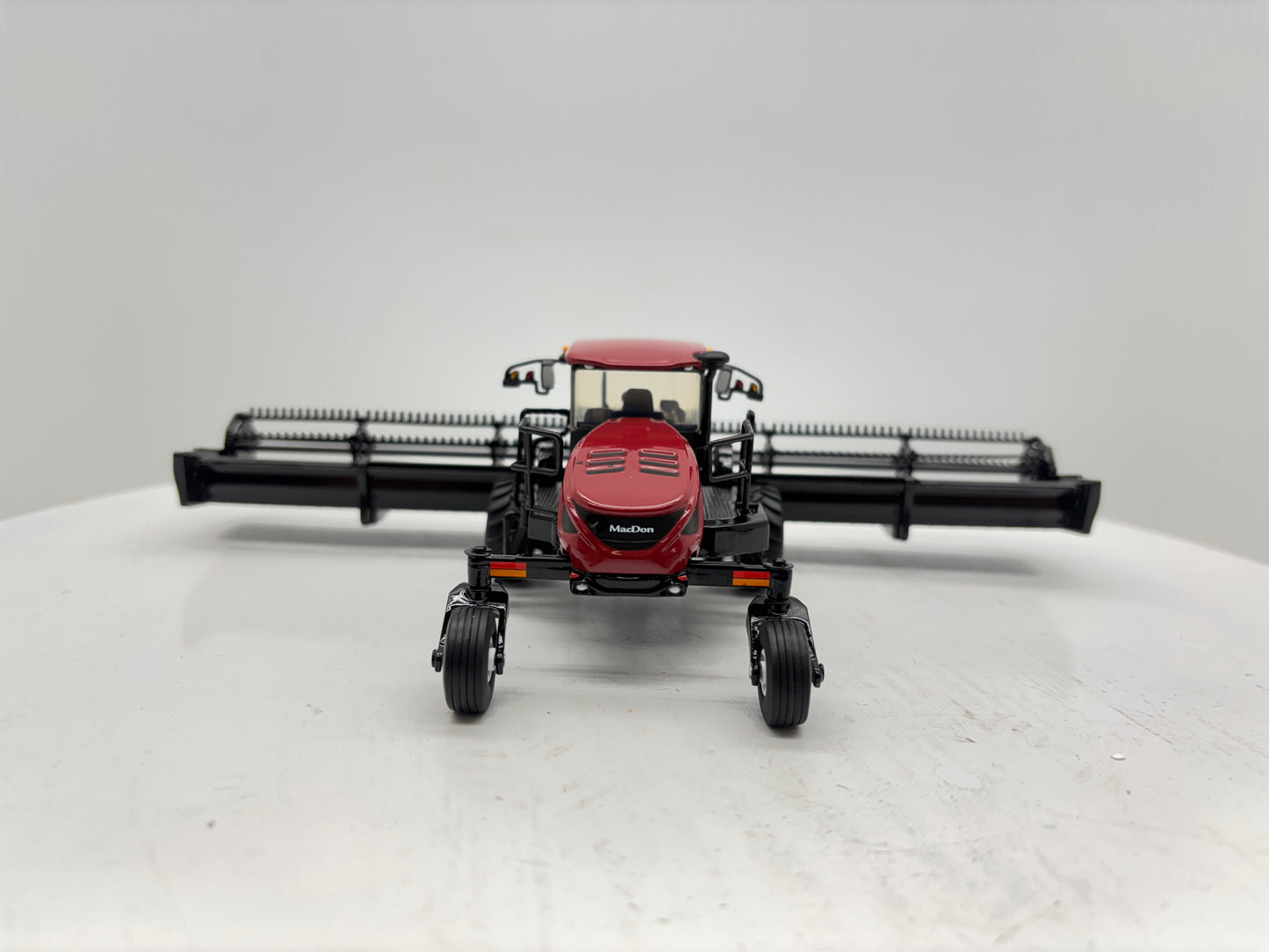 1/64 MacDon M1240