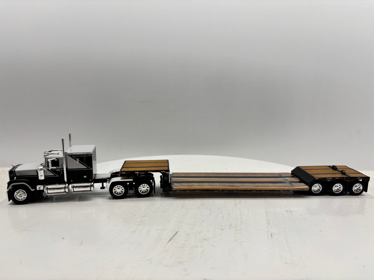 1/64 Mack Super-Liner 60'' Flat top
