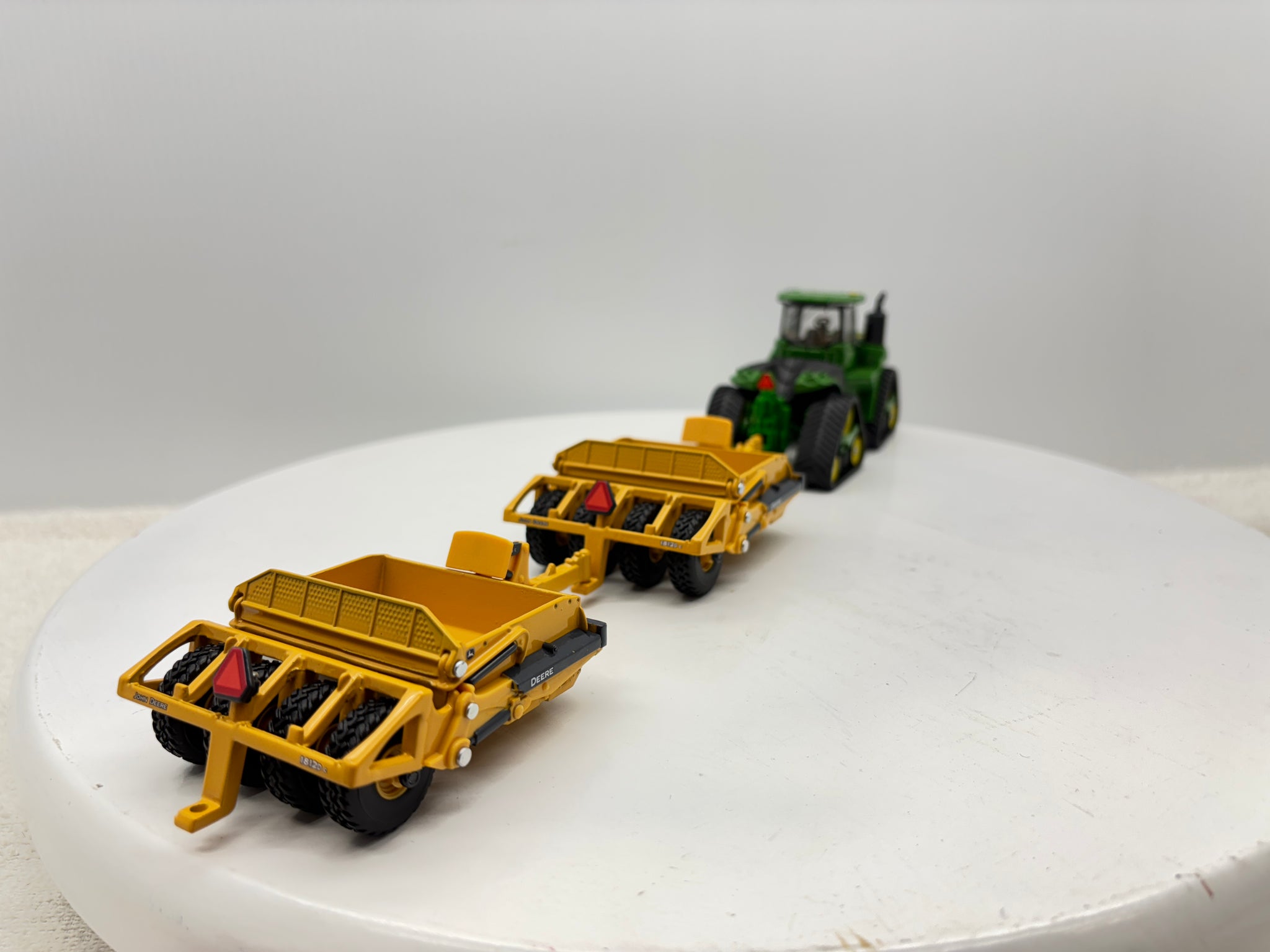 1/64 John Deere 9RX 590 Scraper Set