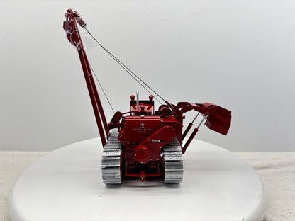 1/25 International TD-24 Pipe Layer