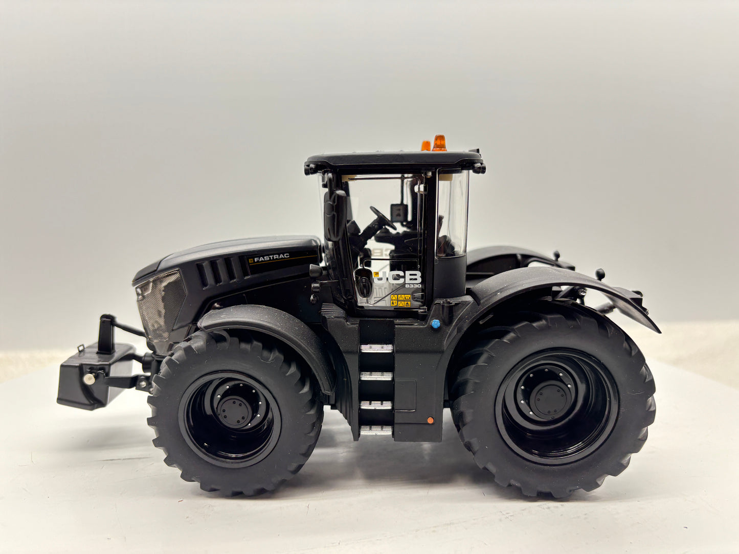 1/32 JCB 8330 Black Stealth