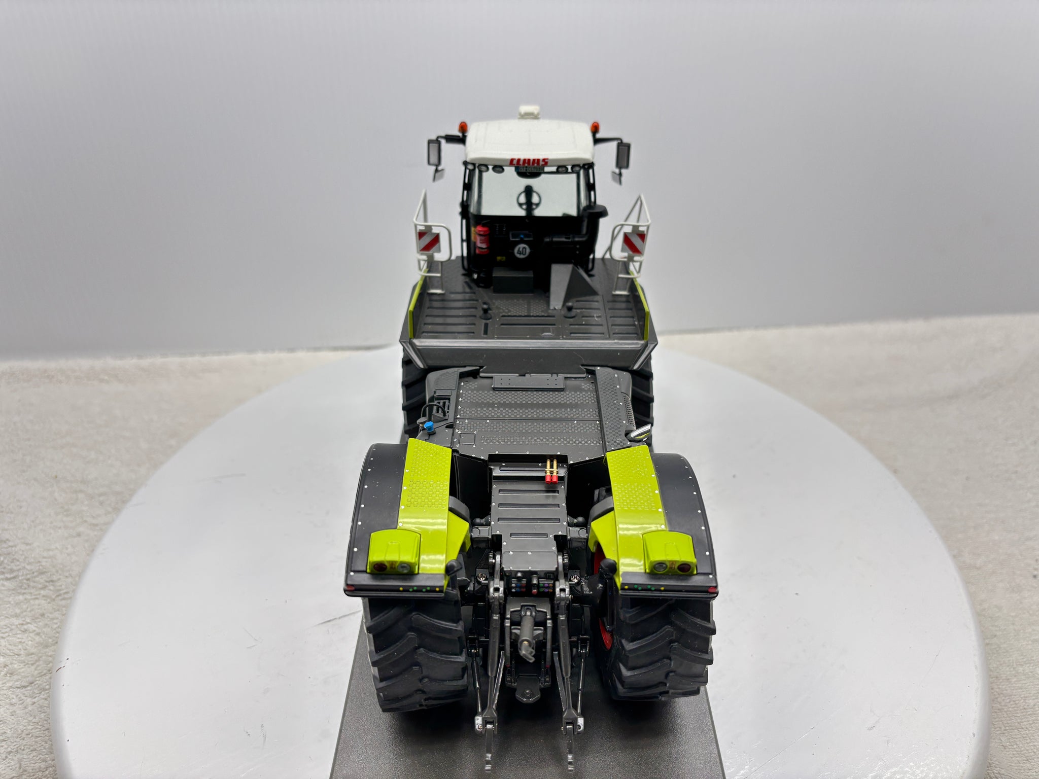 1/32 Claas Xerion 4000 Saddle Trac