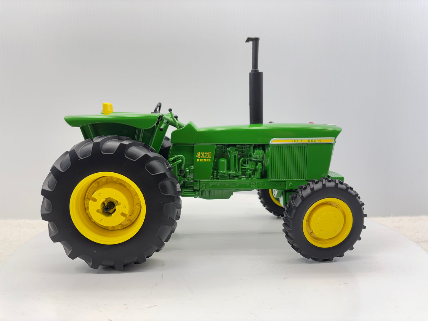 1/16 John Deere 4320 MFWD Prestige