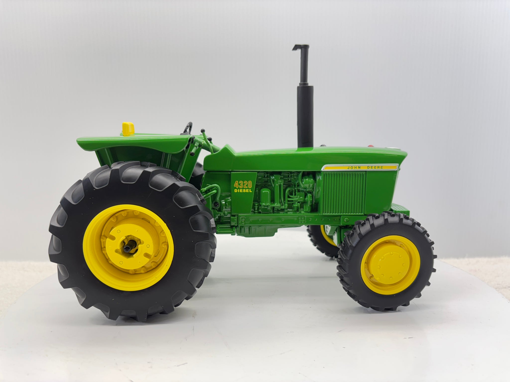 1/16 John Deere 4320 MFWD Prestige