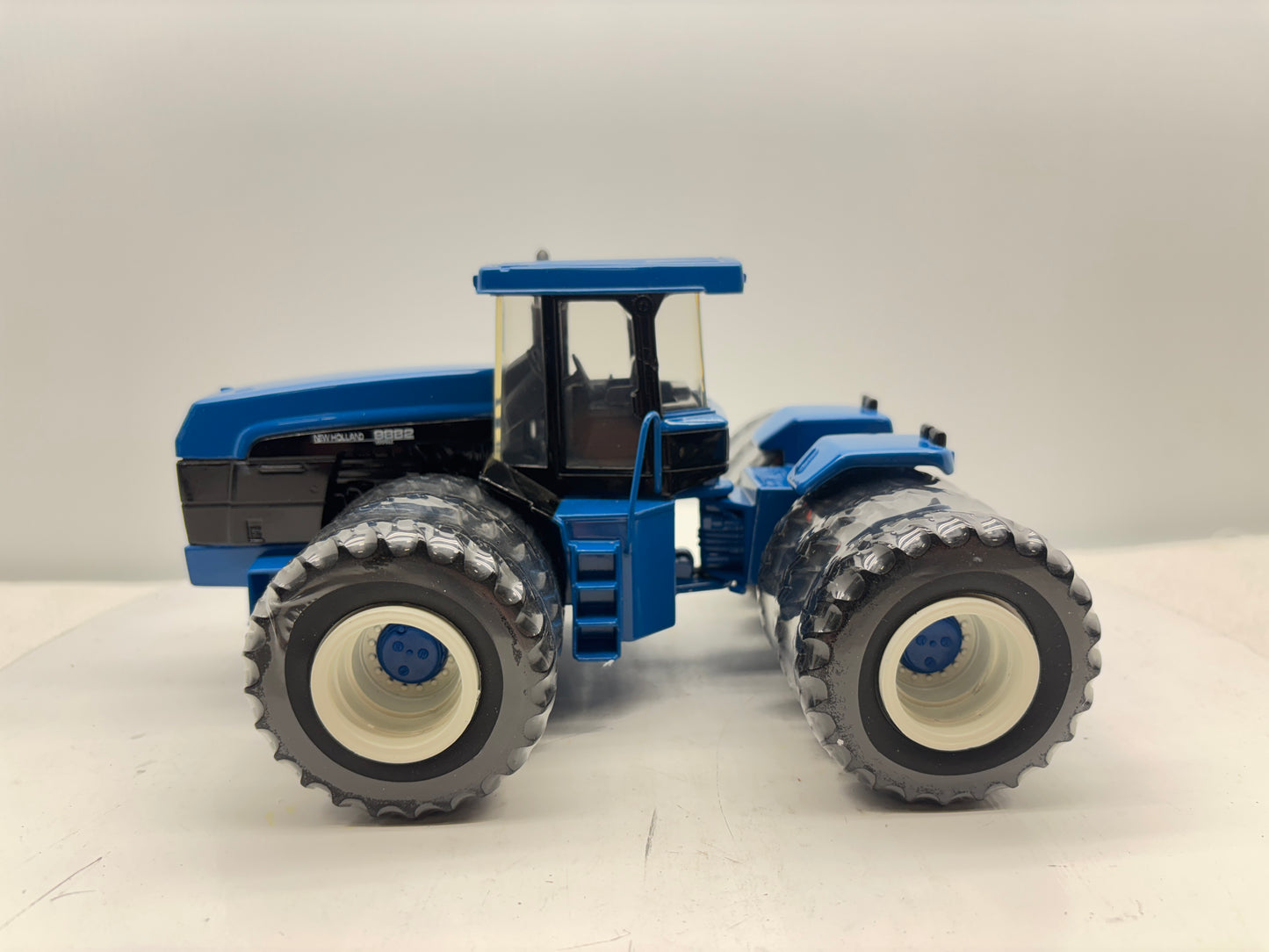 1/32 New Holland 9882 Collectors Edition