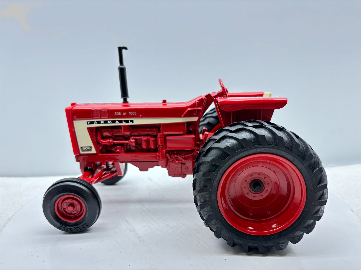 1/16 International Farmall 806 WMSTR