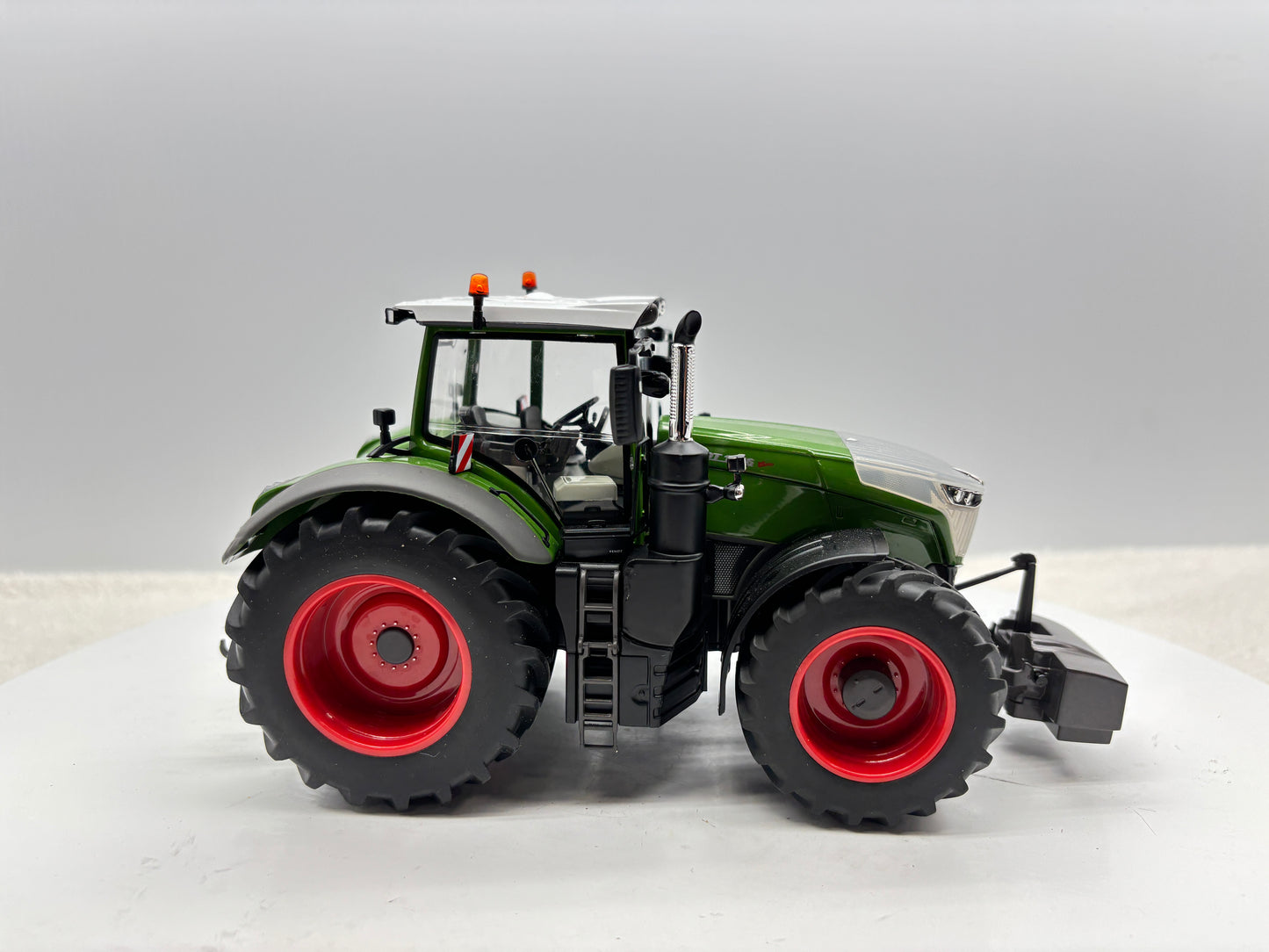 1/32 Fendt 1046 Vario Chrom