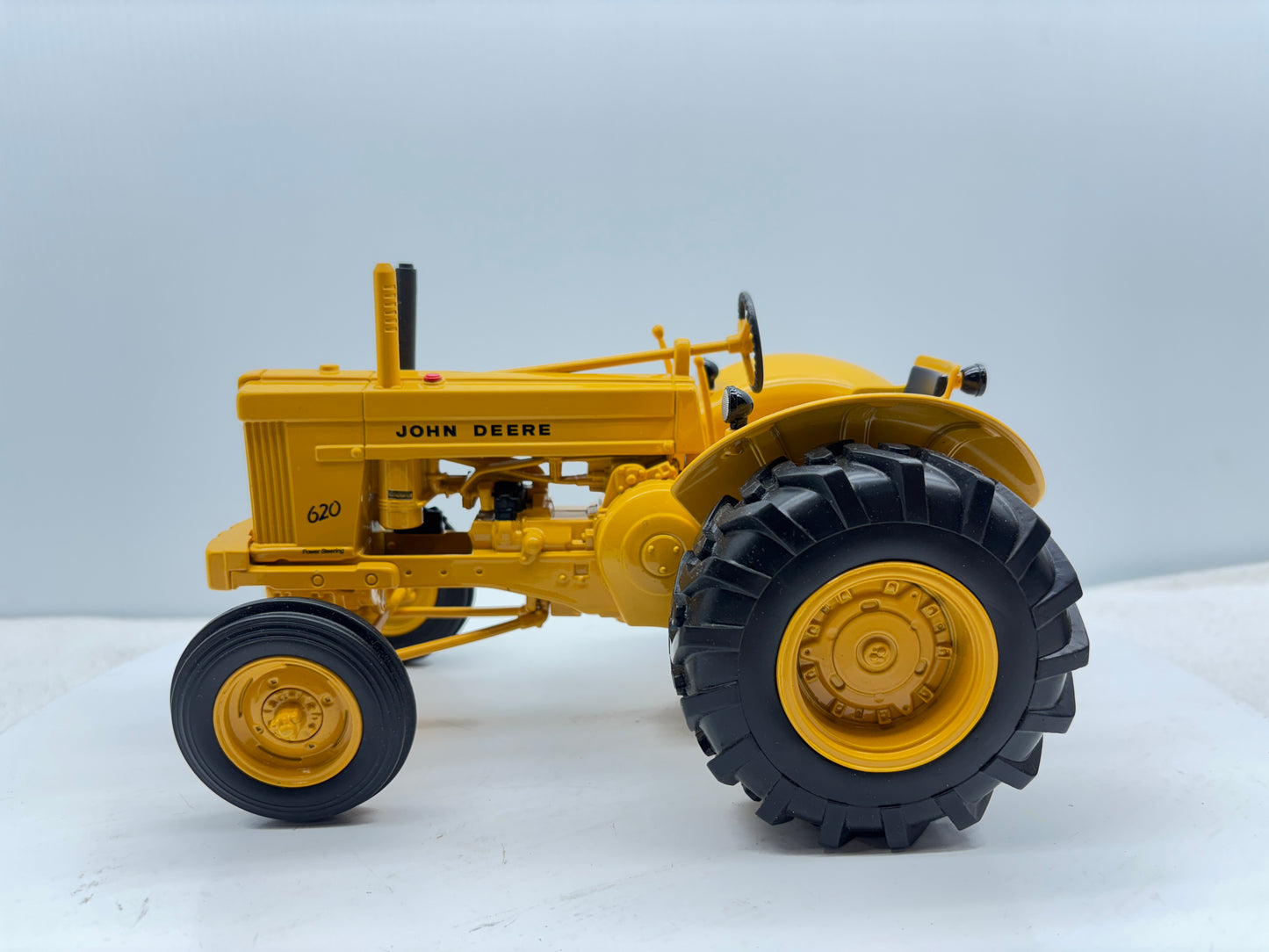 1/16 John Deere 620 Industrial
