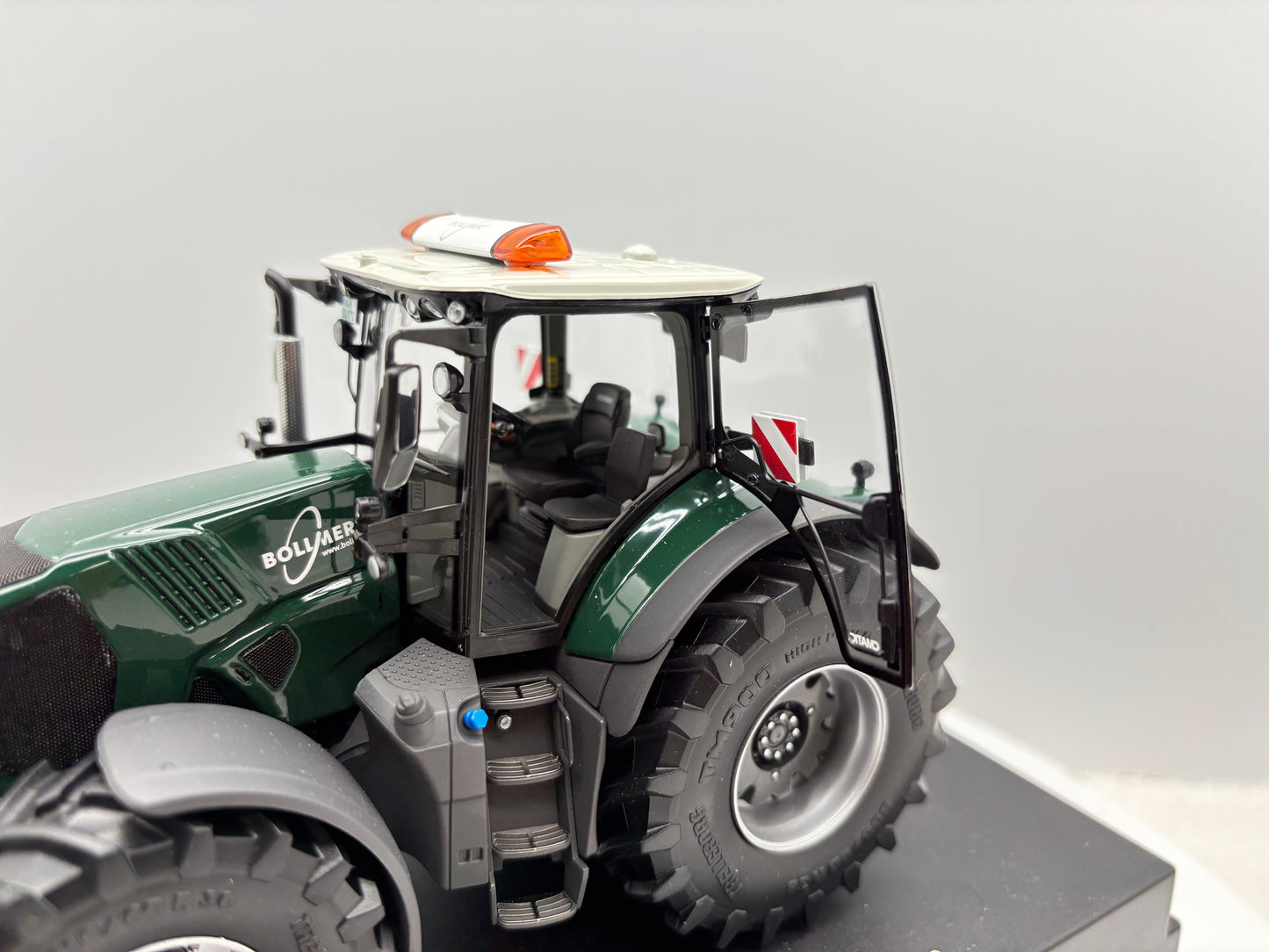 1/32 Claas Axion 870 Bollmer
