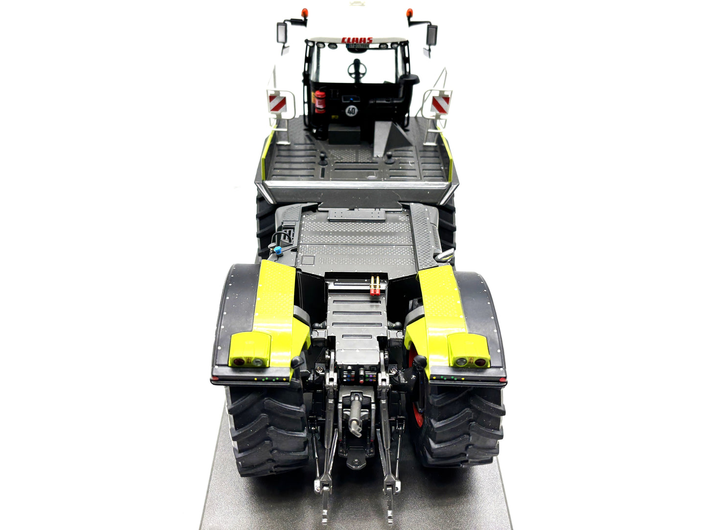 1/32 Claas Xerion 4000 Saddle Trac